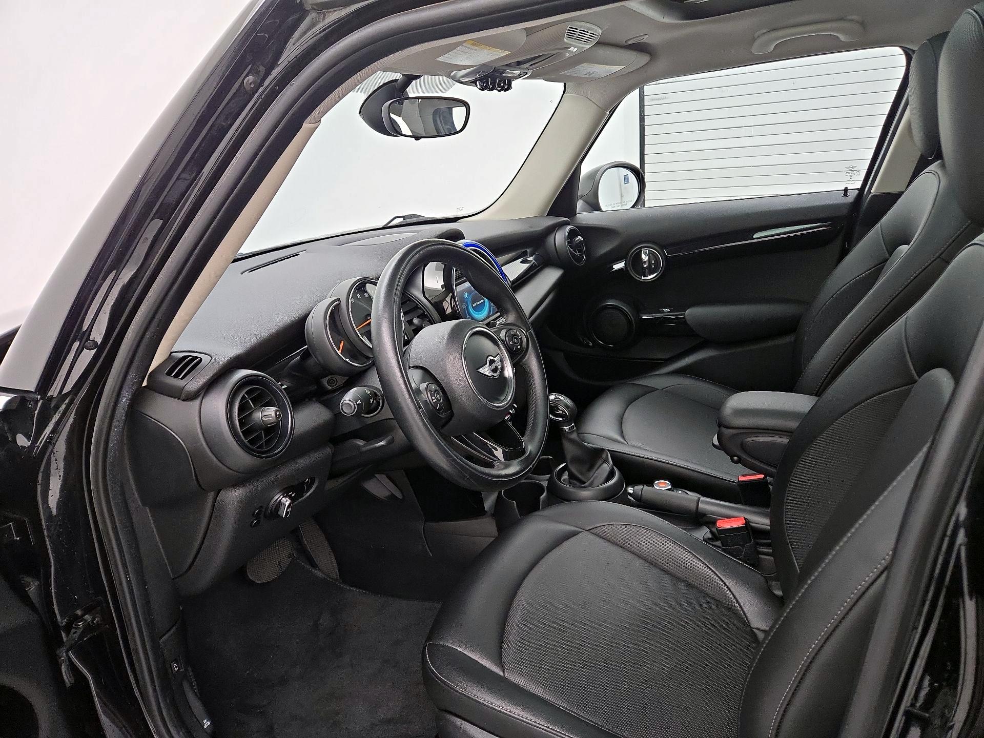 Thumbnail: 2017 MINI Cooper Hardtop - 11