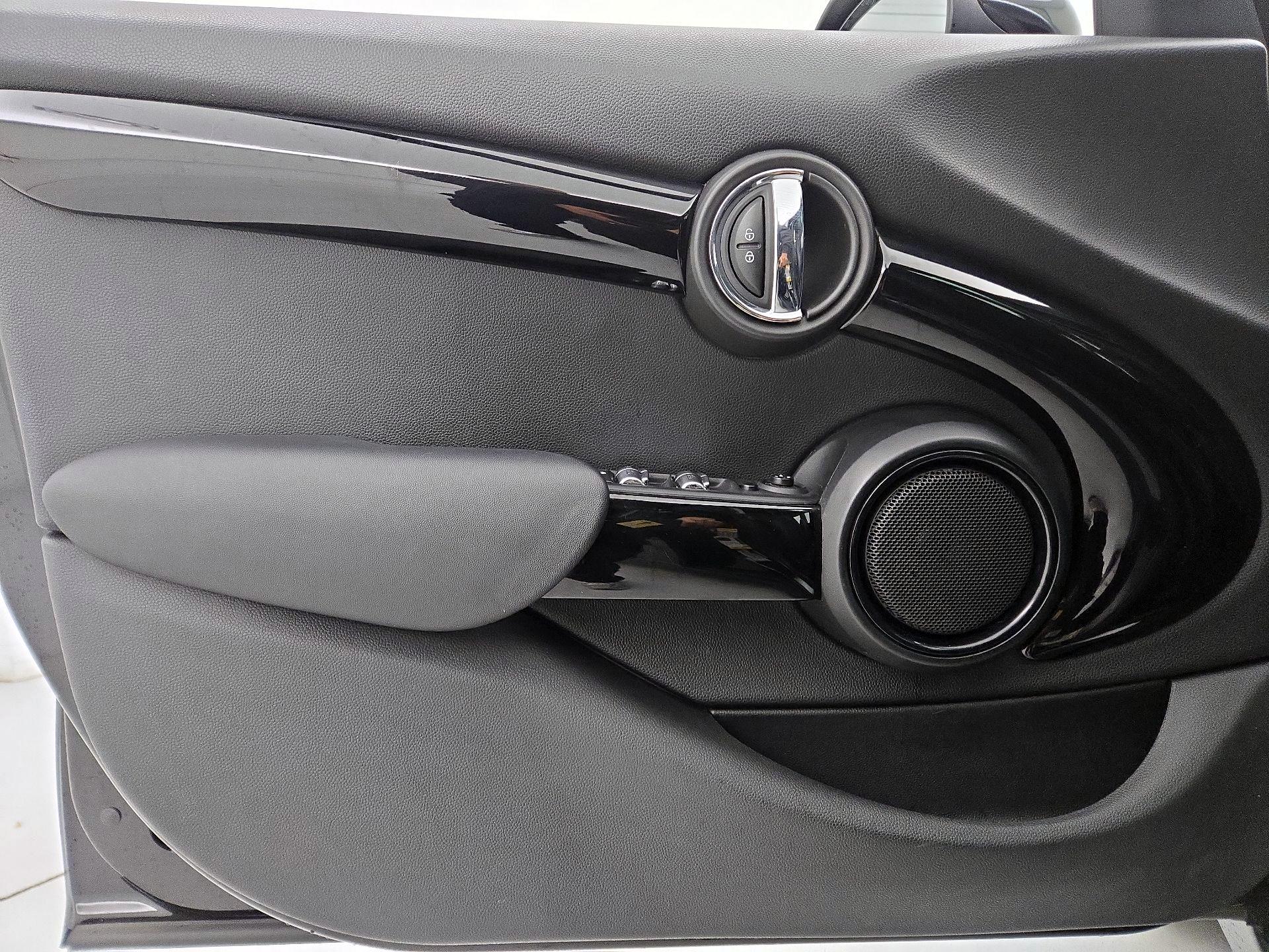 Thumbnail: 2017 MINI Cooper Hardtop - 12