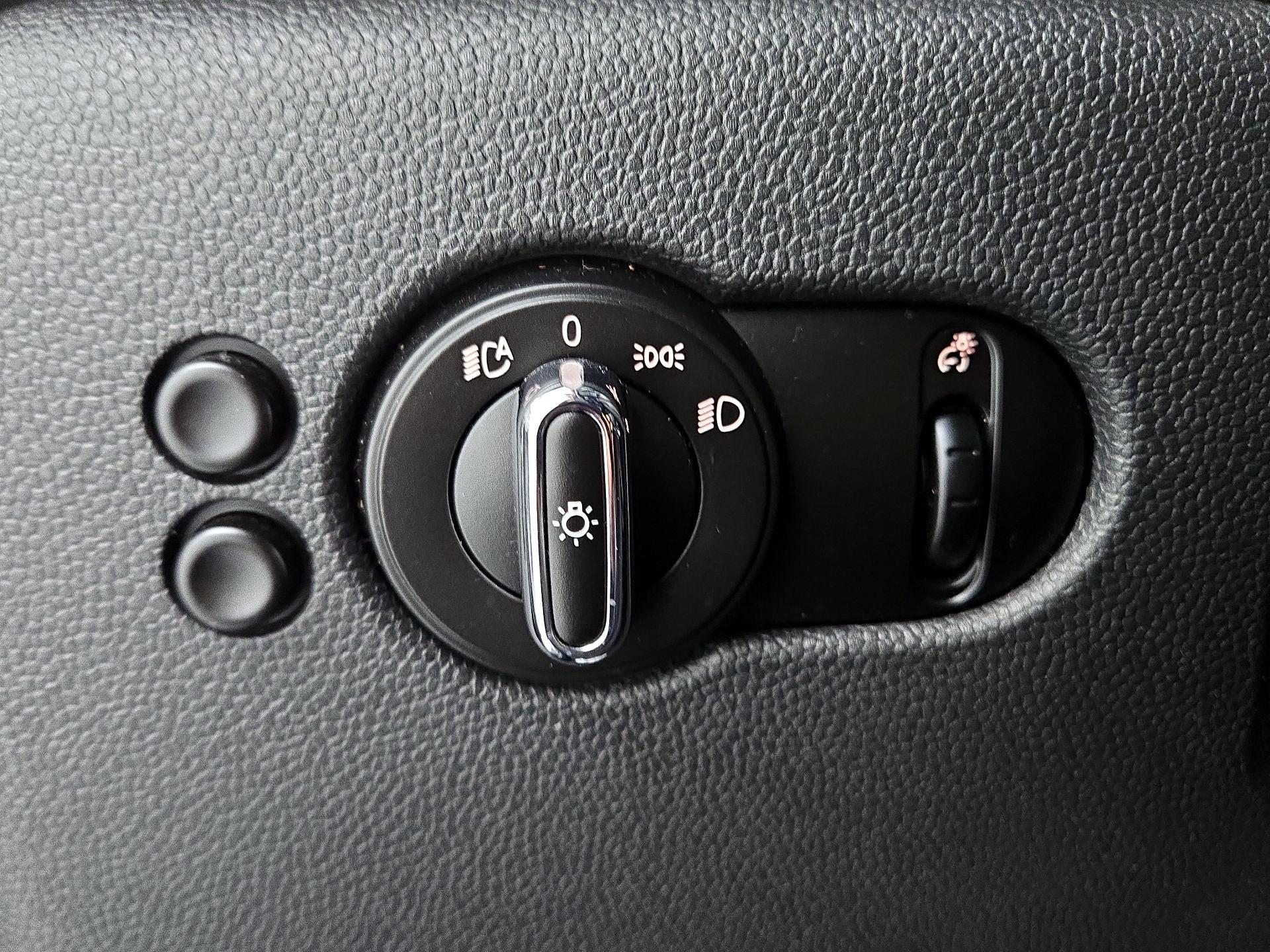 Thumbnail: 2017 MINI Cooper Hardtop - 13