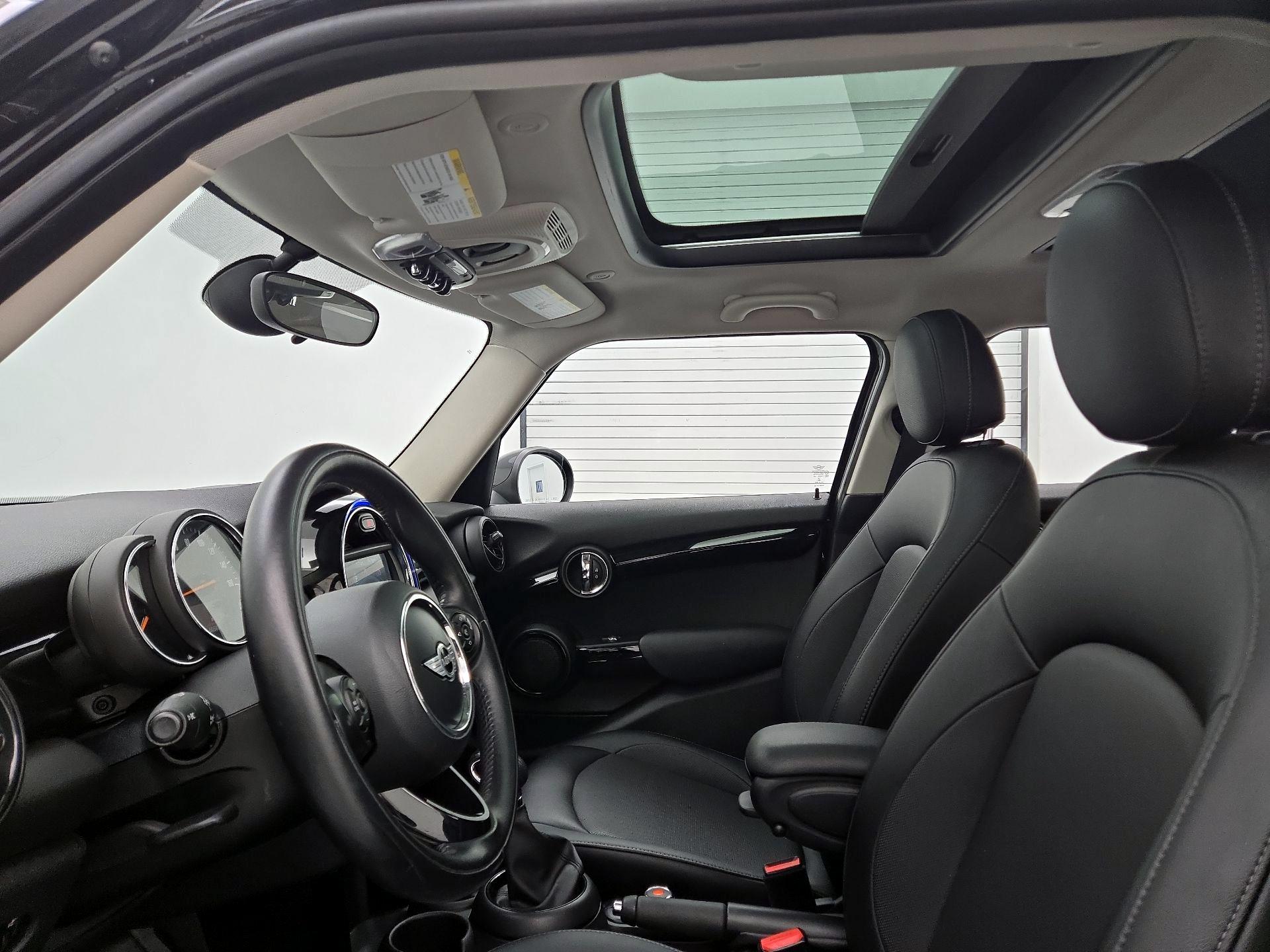 Thumbnail: 2017 MINI Cooper Hardtop - 18