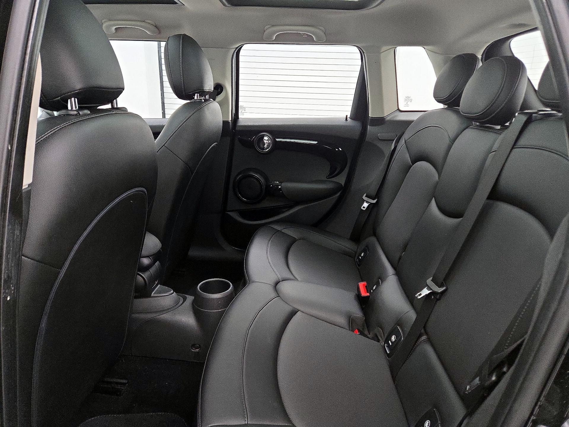 Thumbnail: 2017 MINI Cooper Hardtop - 19