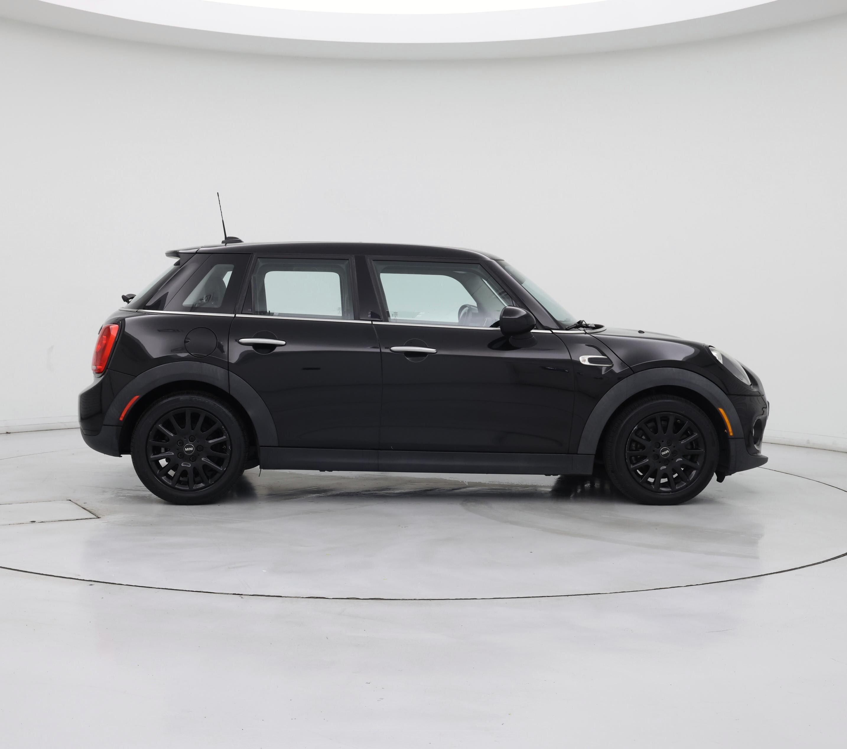 Thumbnail: 2017 MINI Cooper Hardtop - 7