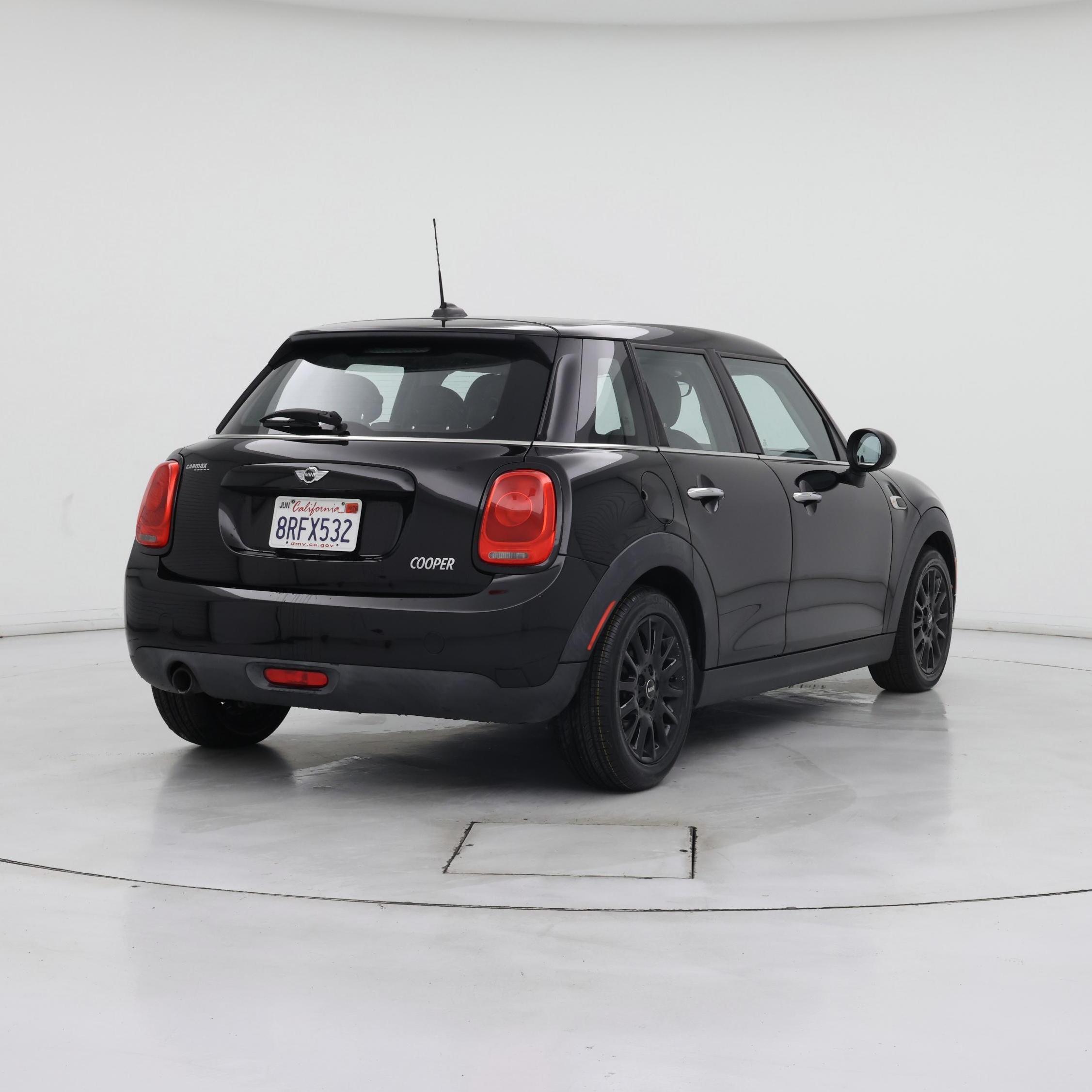 Thumbnail: 2017 MINI Cooper Hardtop - 8