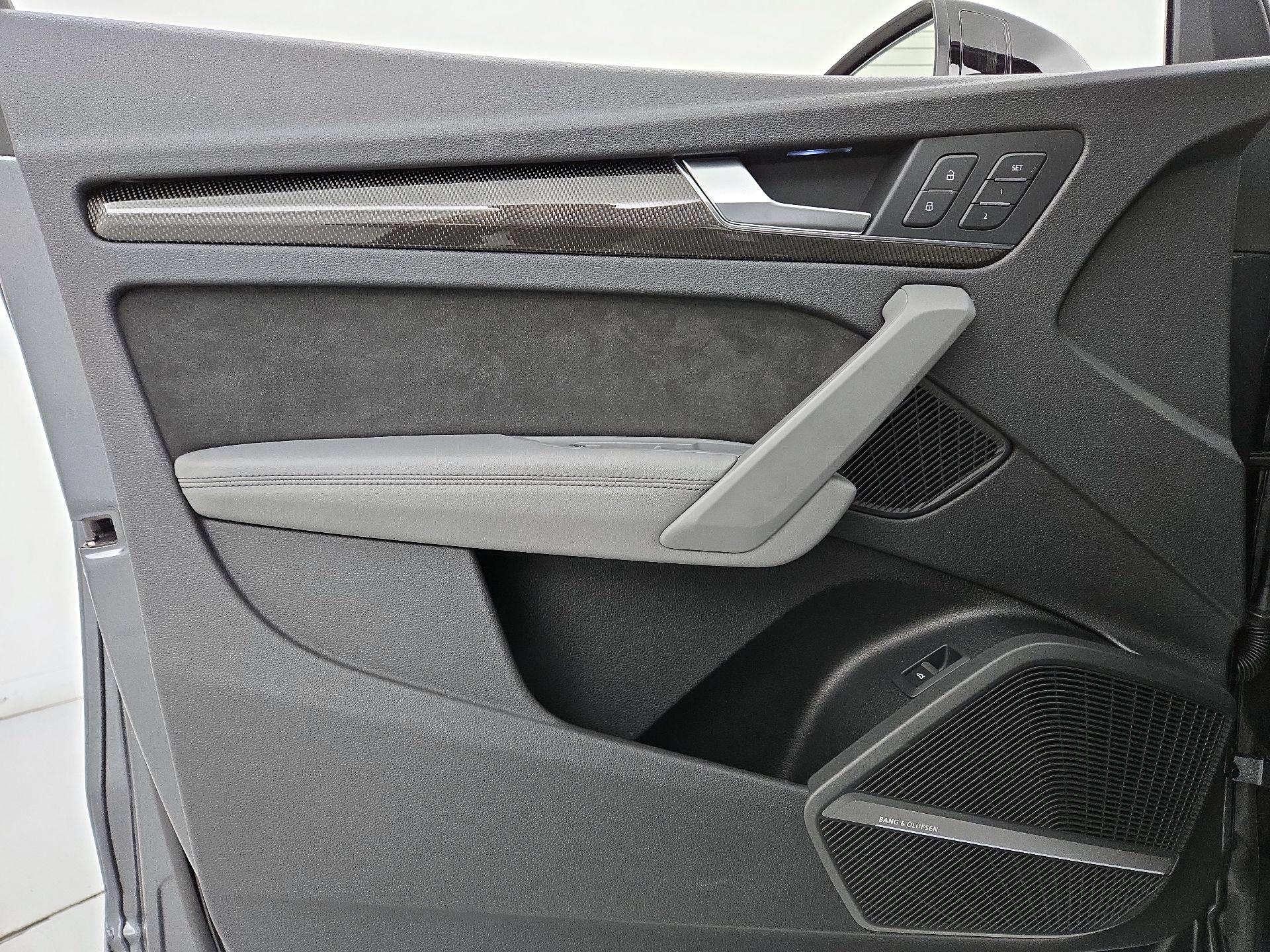 Thumbnail: 2019 Audi SQ5 - 12