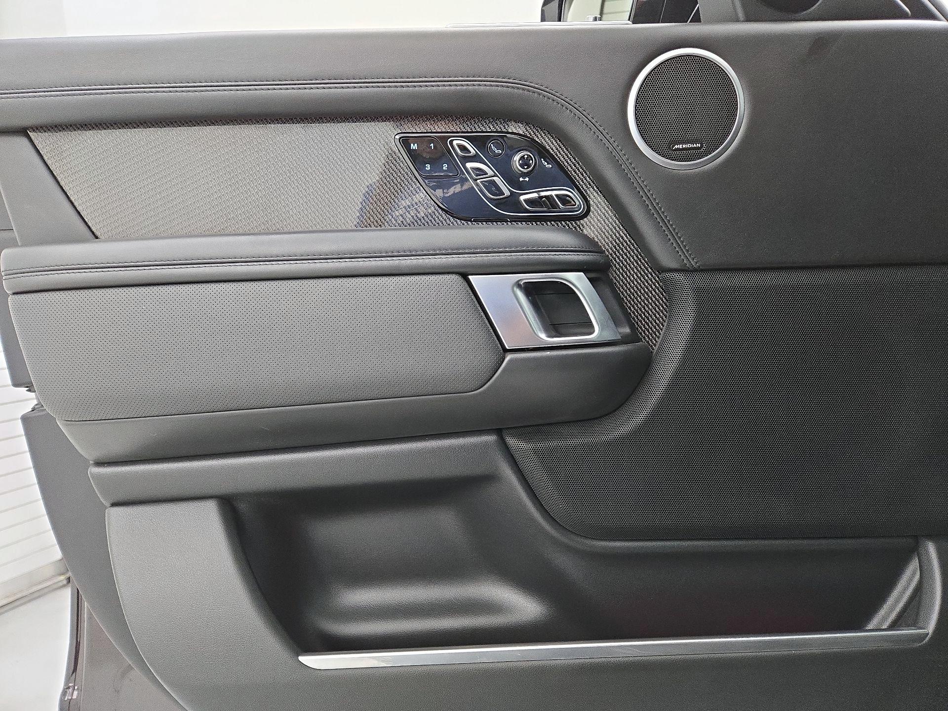 Thumbnail: 2020 Land Rover Range Rover - 12