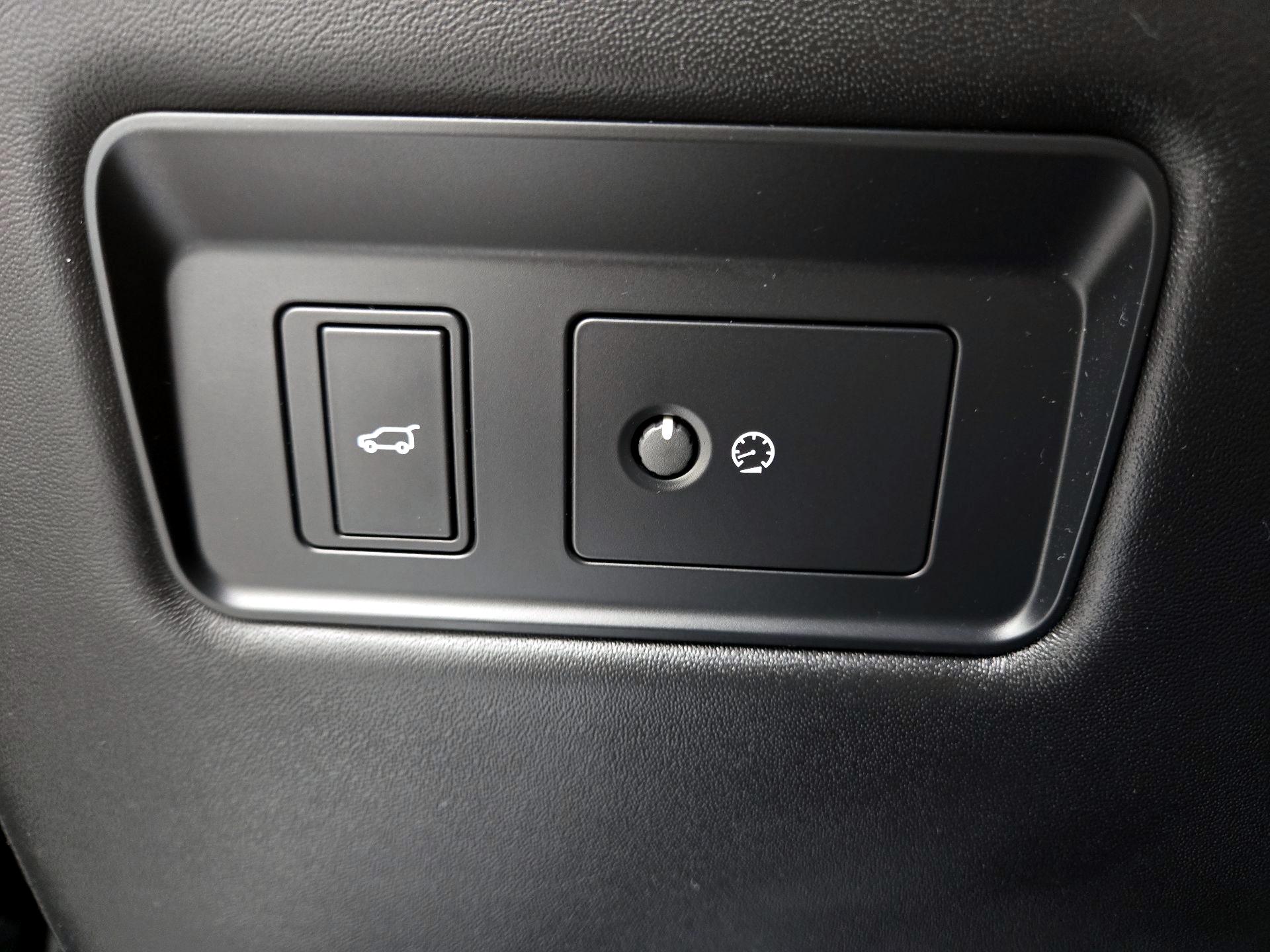 Thumbnail: 2020 Land Rover Range Rover - 13