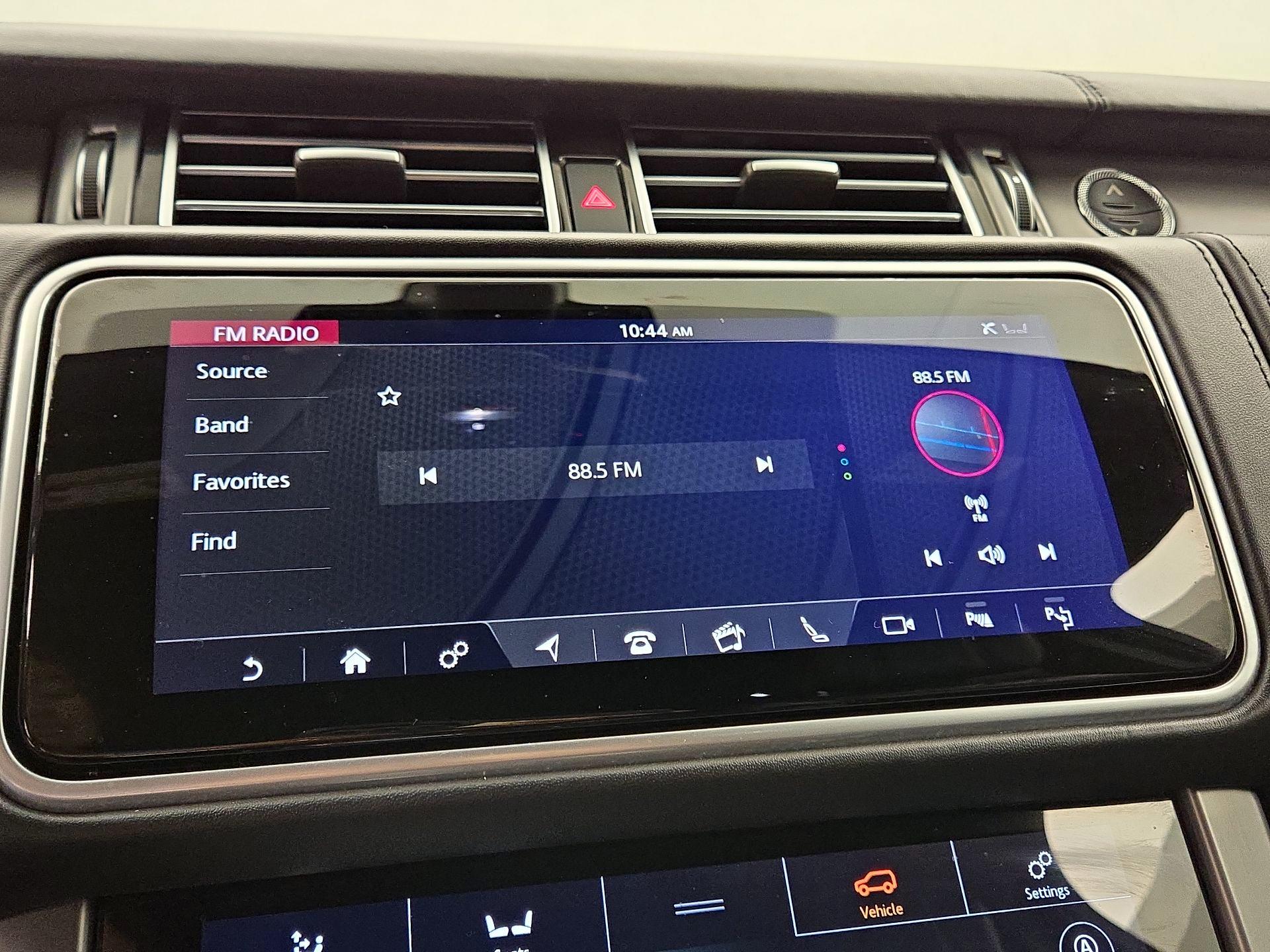 Thumbnail: 2020 Land Rover Range Rover - 16