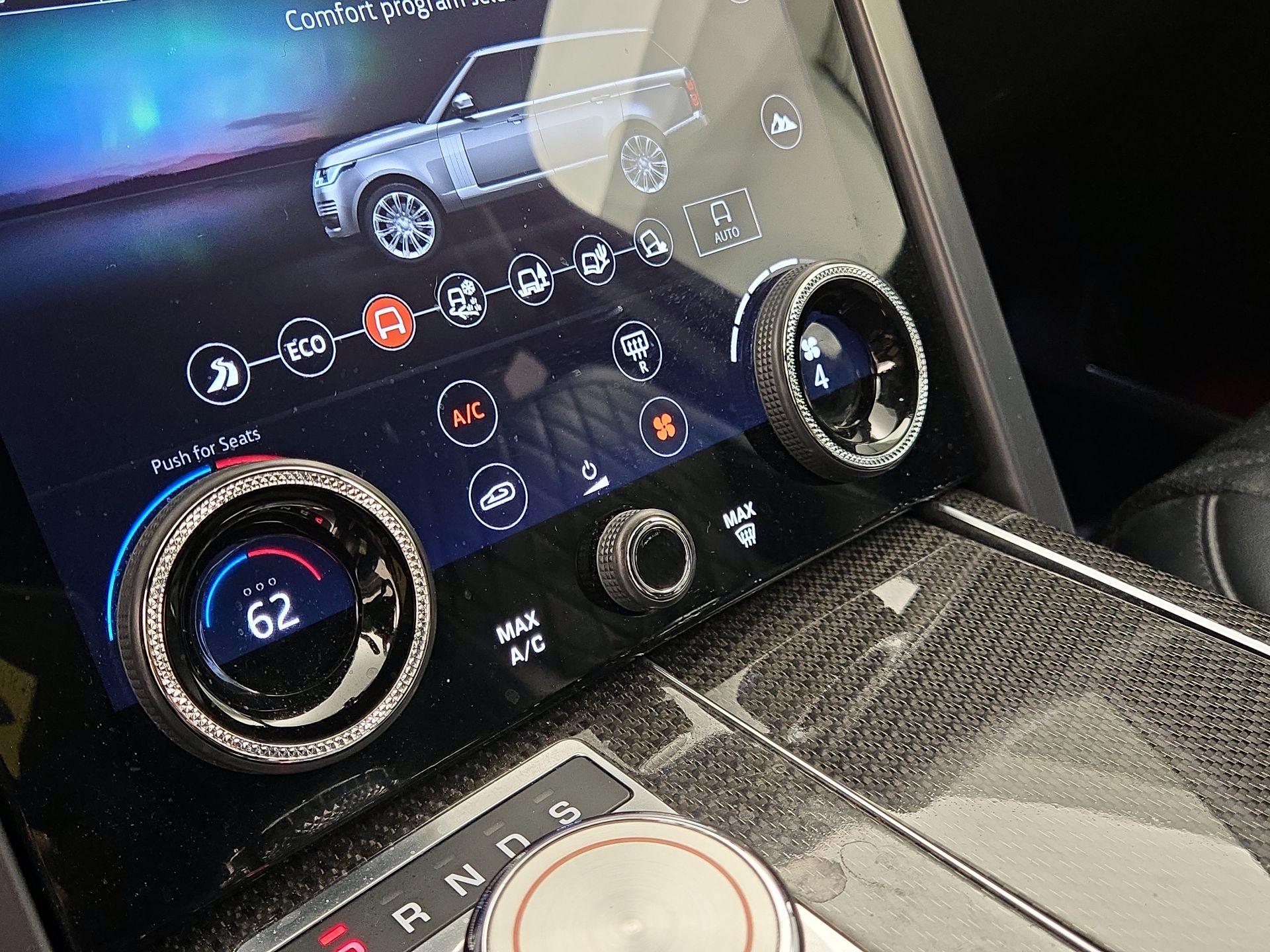 Thumbnail: 2020 Land Rover Range Rover - 17