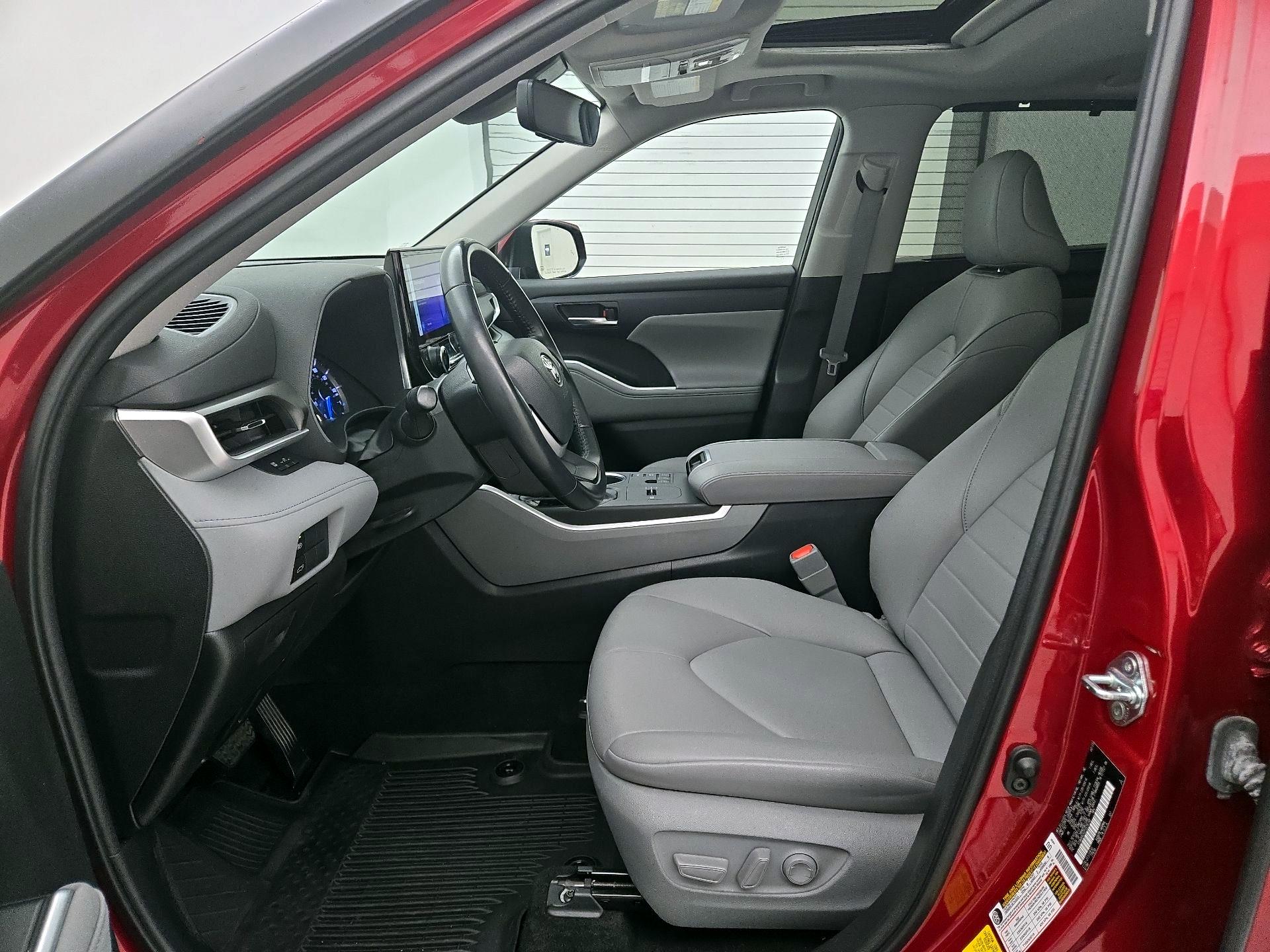 Thumbnail: 2023 Toyota Highlander - 11