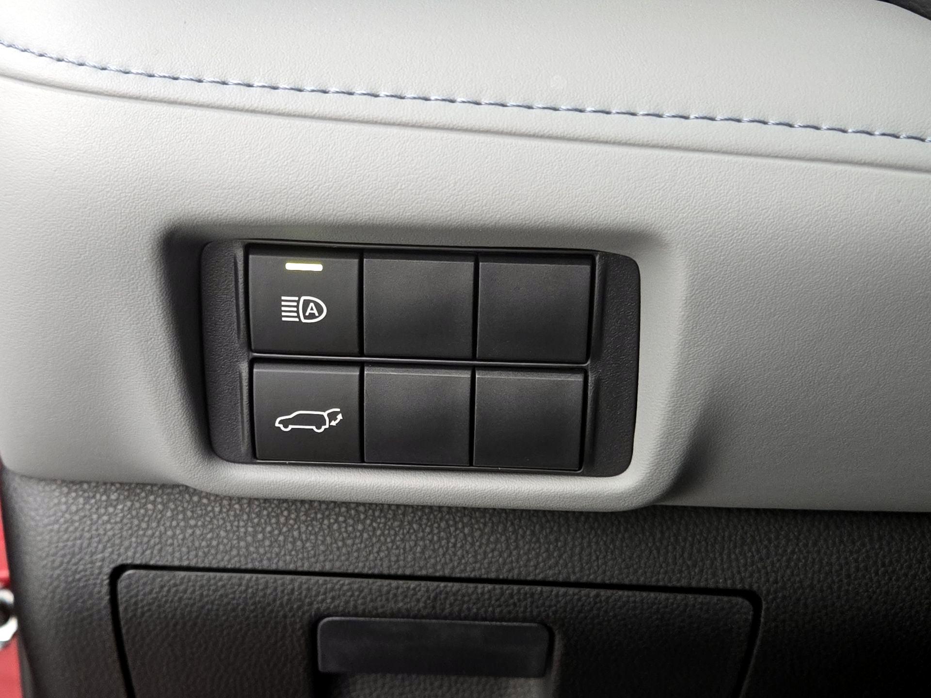 Thumbnail: 2023 Toyota Highlander - 13