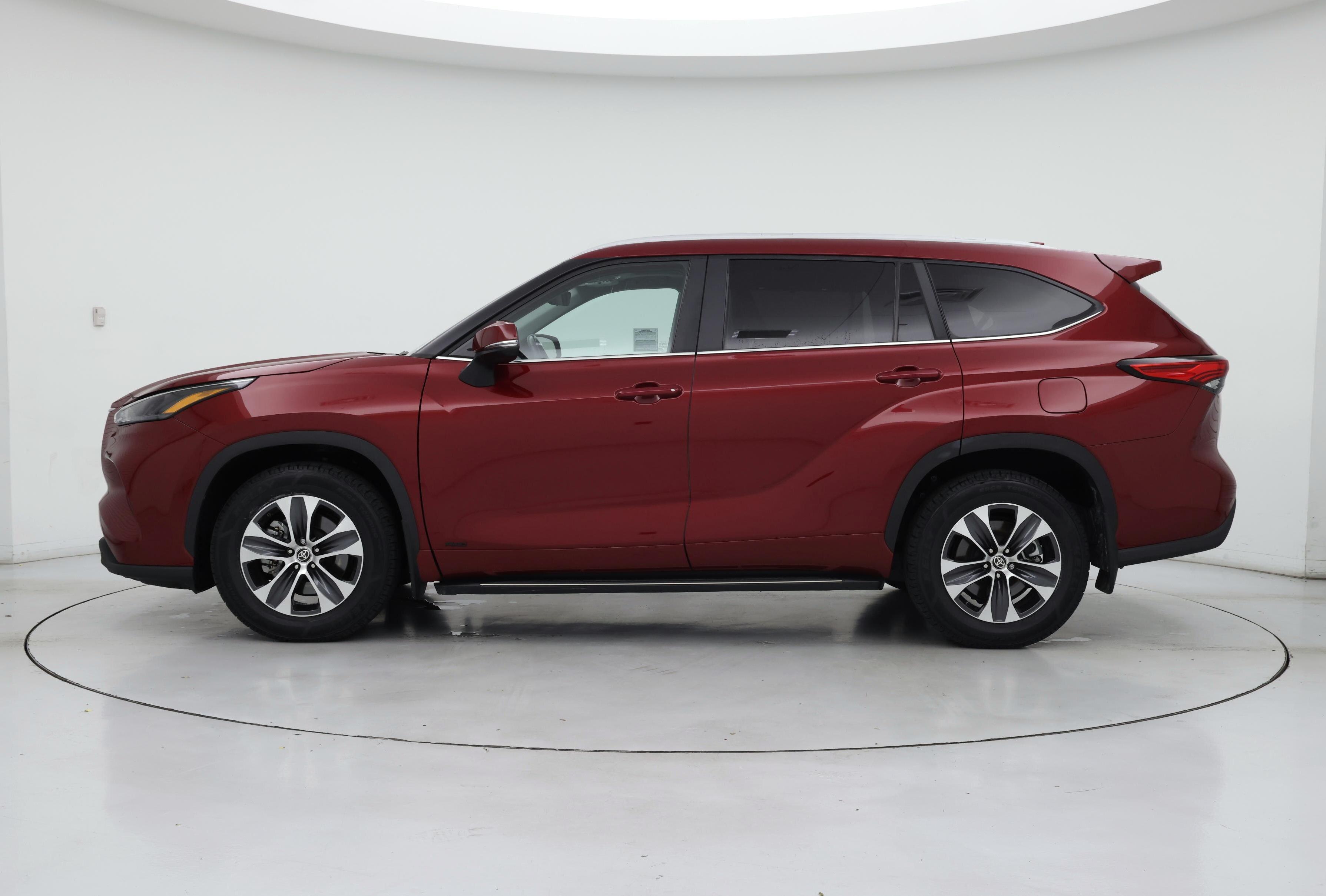 Thumbnail: 2023 Toyota Highlander - 3