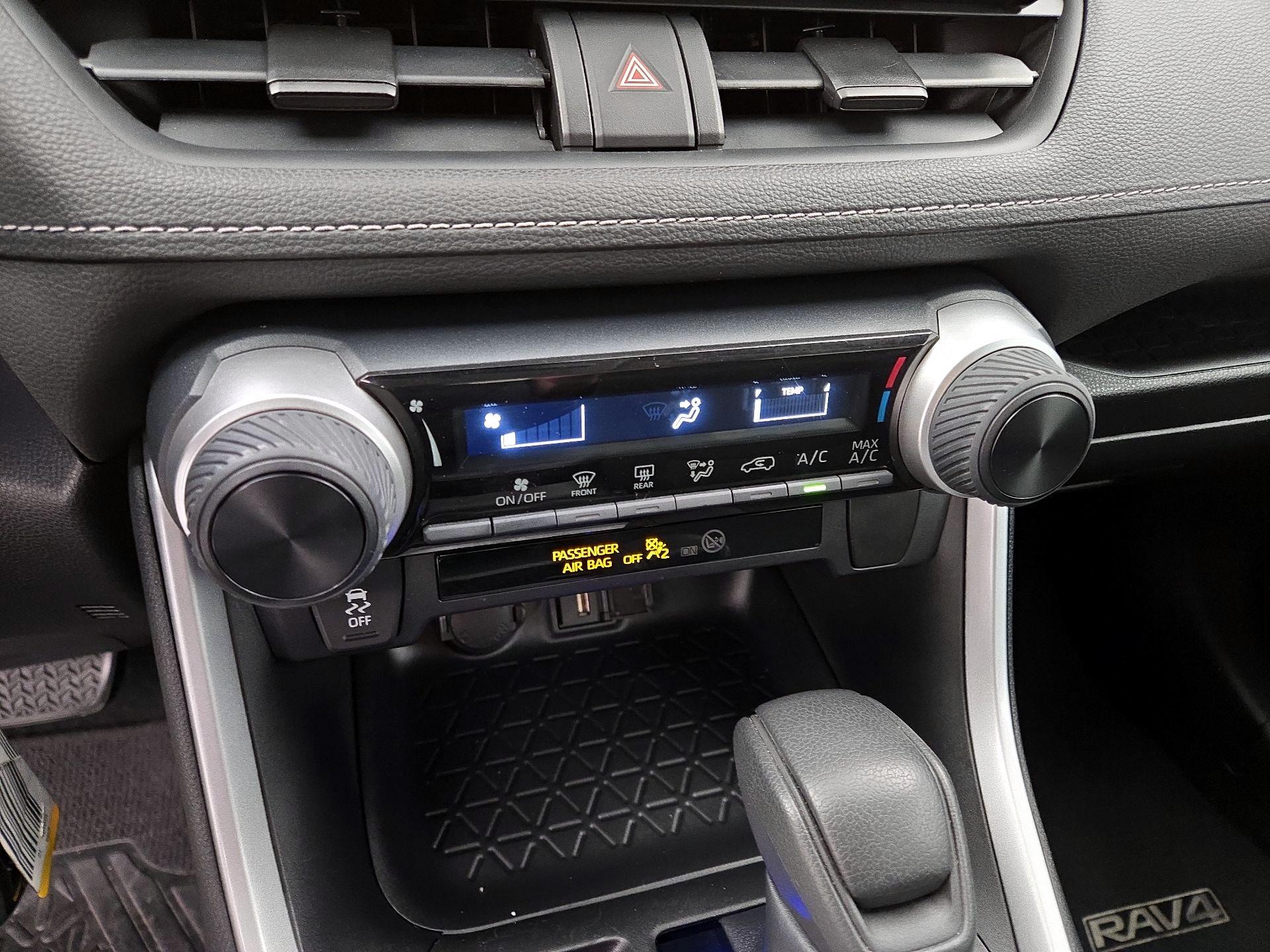 Thumbnail: 2021 Toyota RAV4 - 16