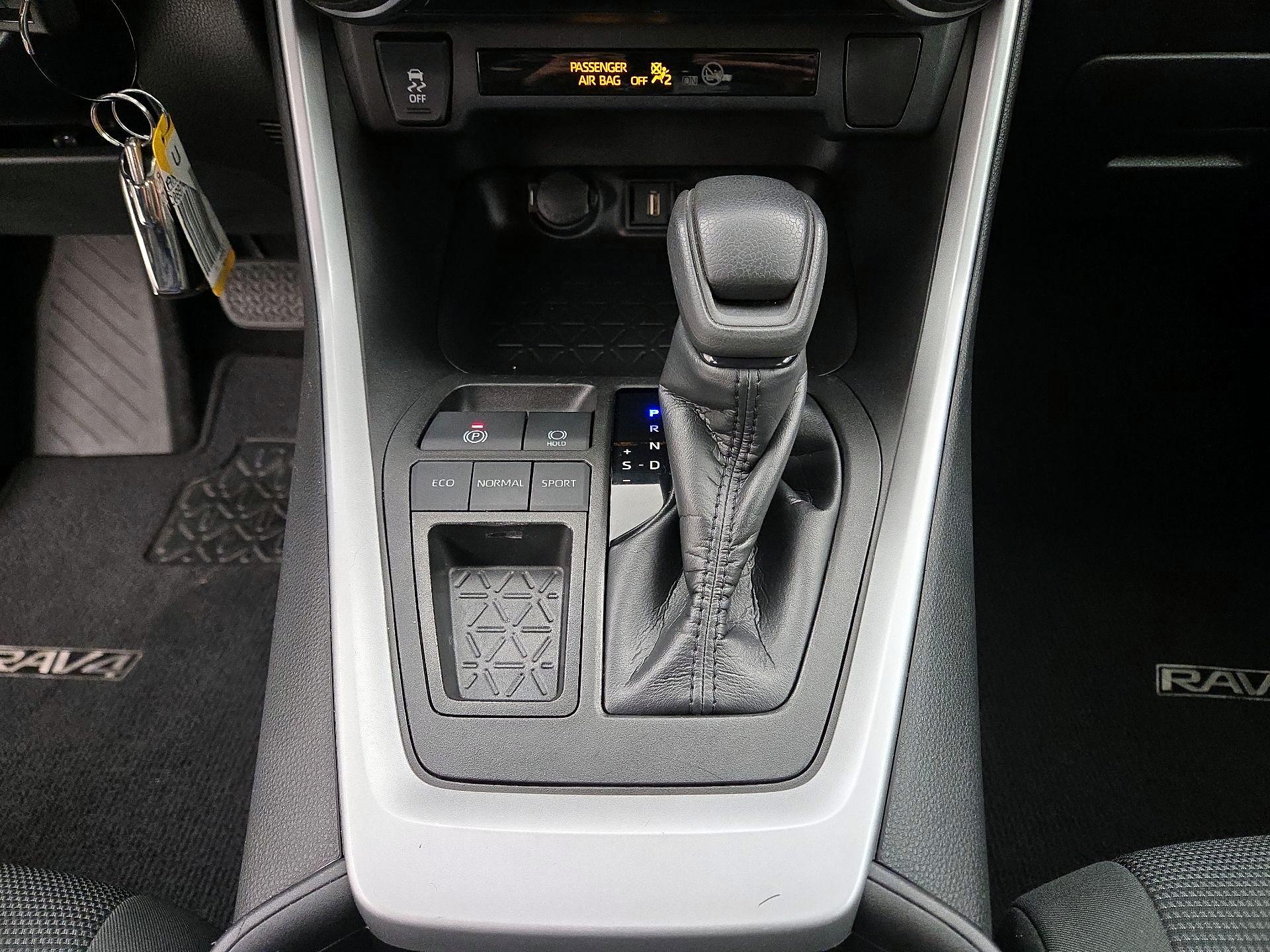 Thumbnail: 2021 Toyota RAV4 - 17