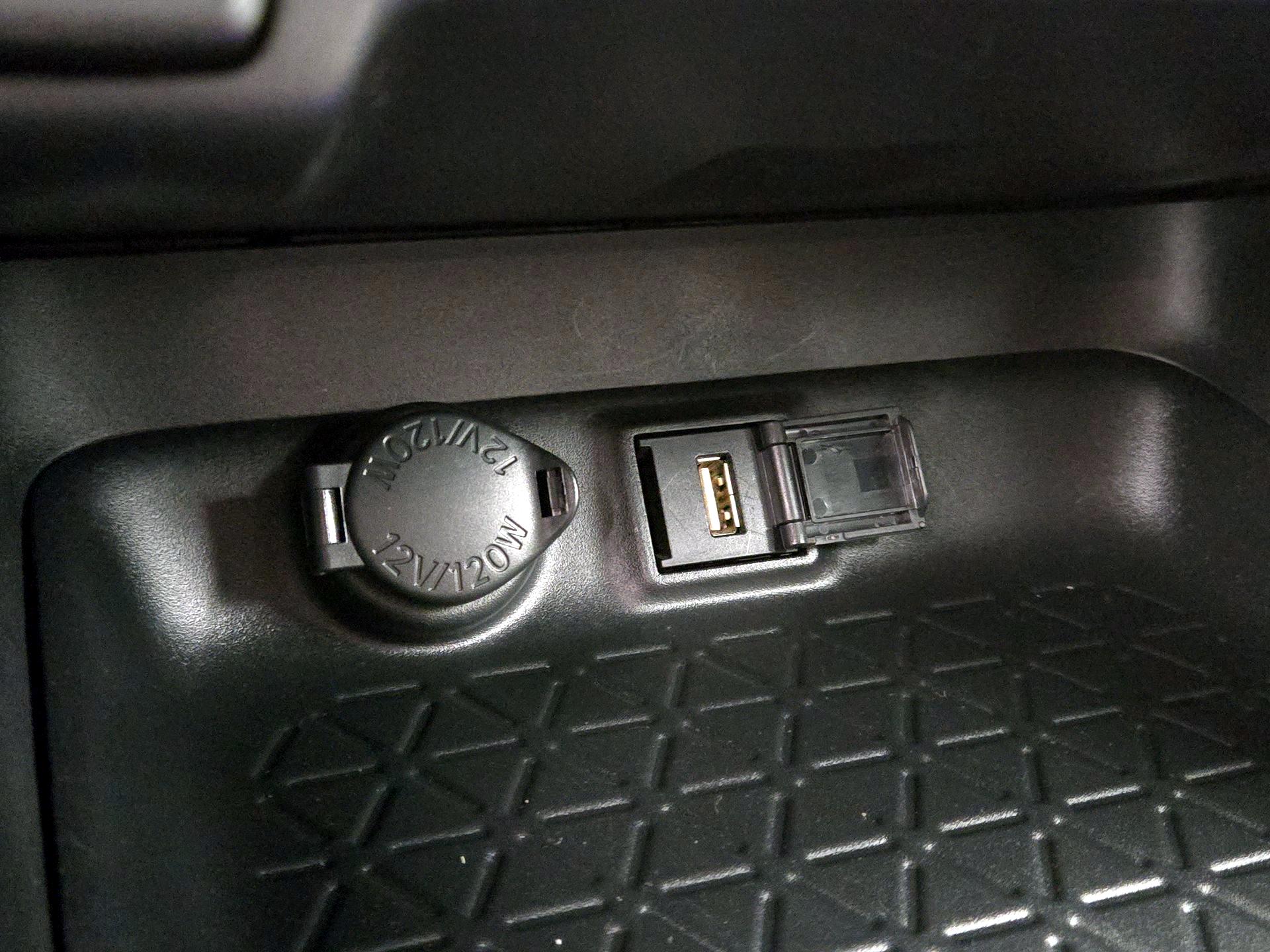 Thumbnail: 2021 Toyota RAV4 - 18