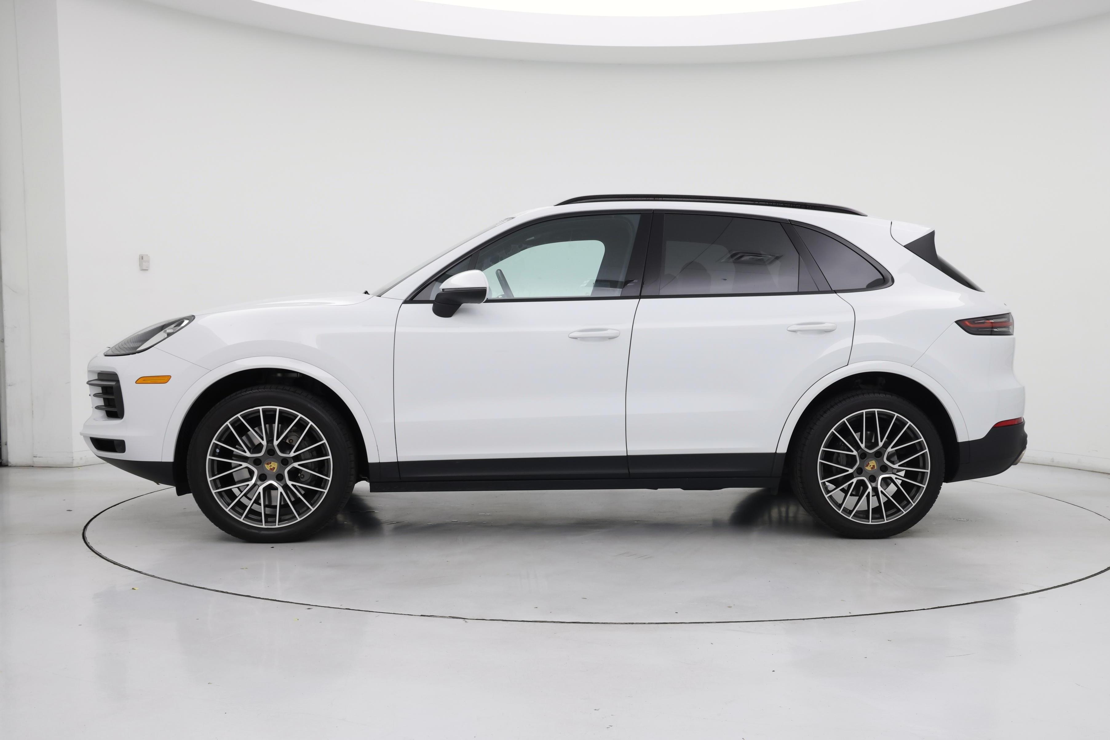 Thumbnail: 2021 Porsche Cayenne - 3