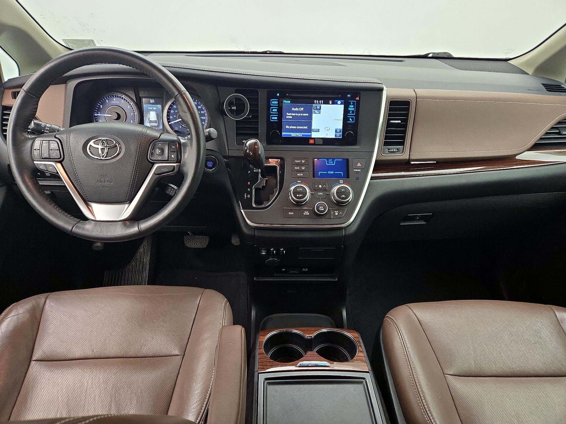 Thumbnail: 2015 Toyota Sienna - 9