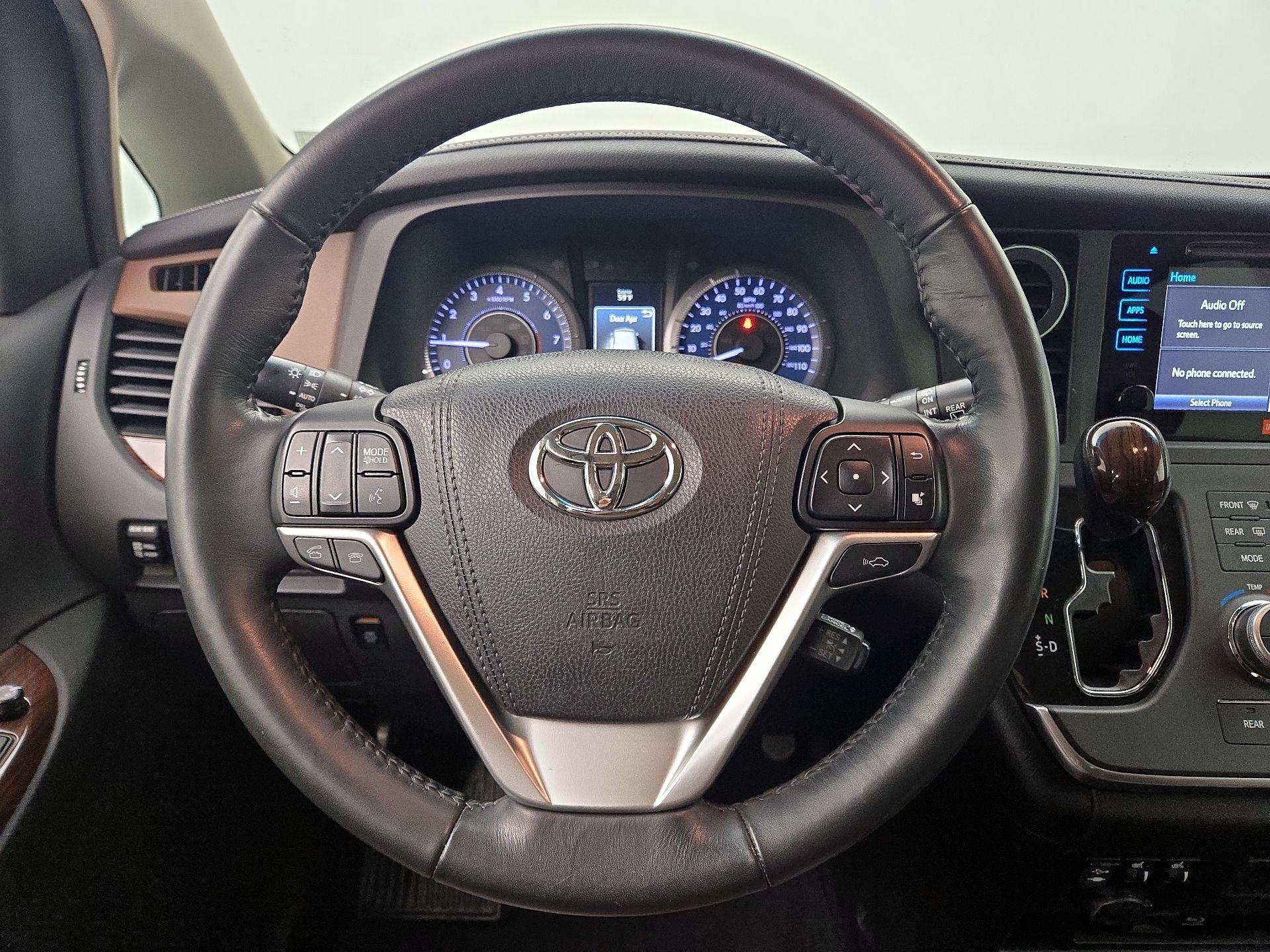 Thumbnail: 2015 Toyota Sienna - 10