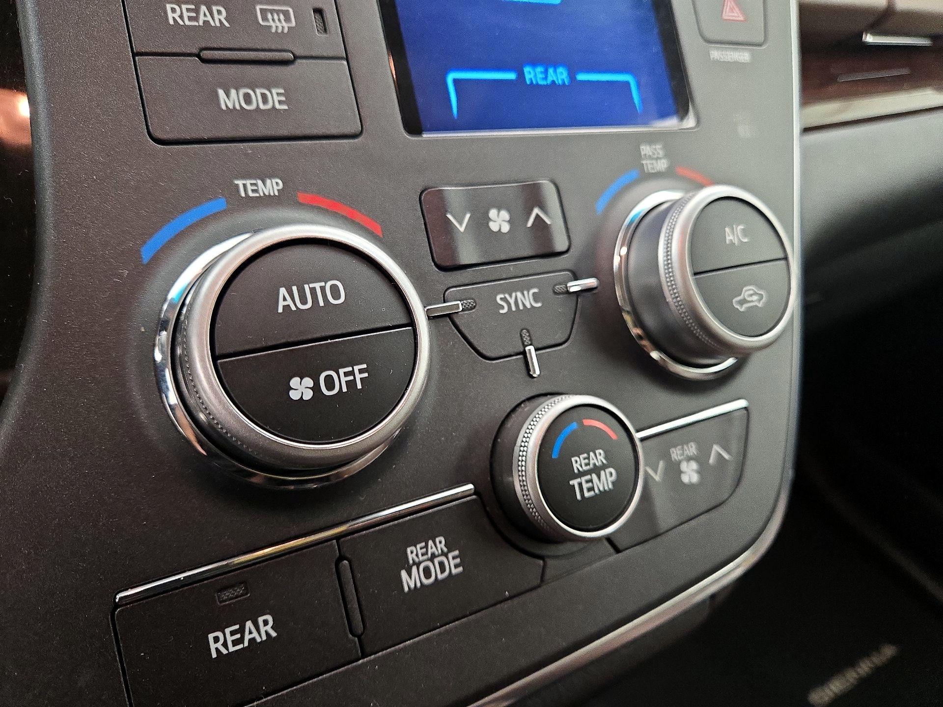 Thumbnail: 2015 Toyota Sienna - 16