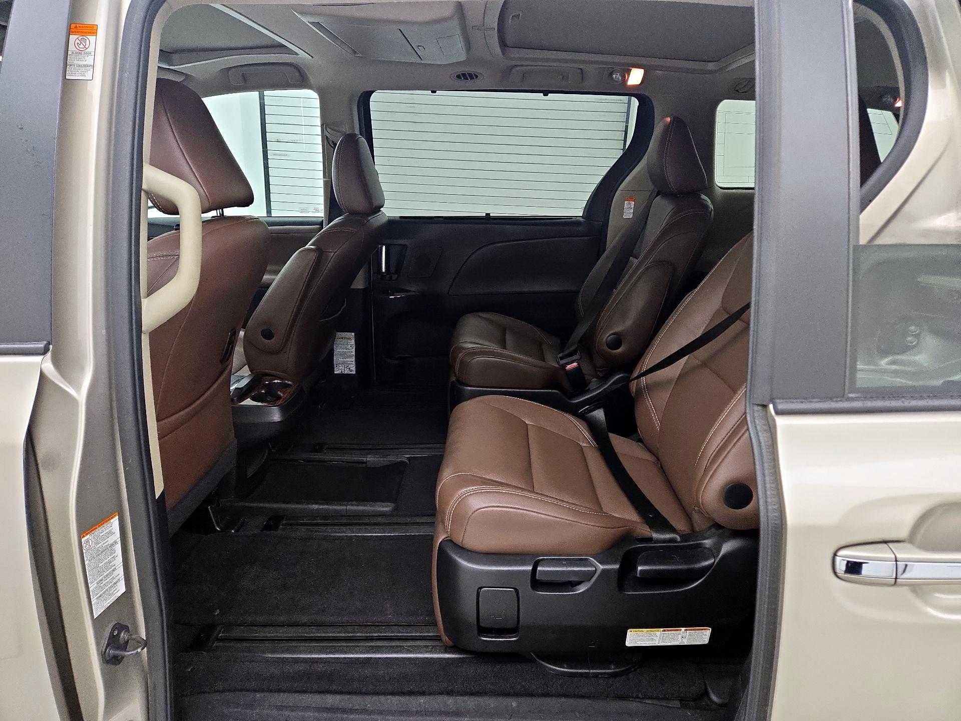 Thumbnail: 2015 Toyota Sienna - 18