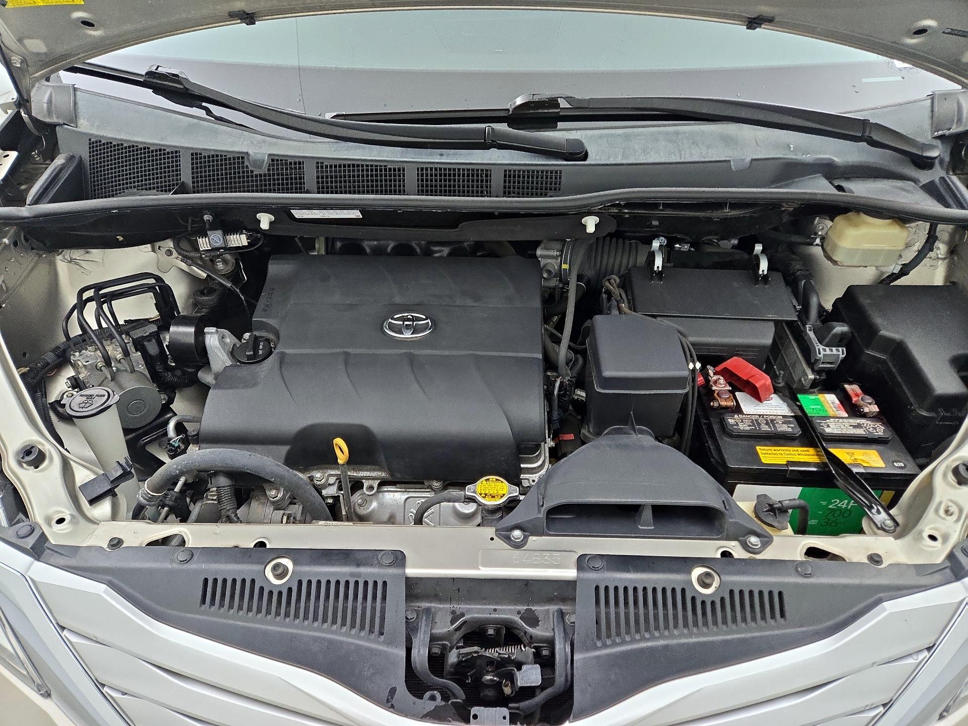 Thumbnail: 2015 Toyota Sienna - 20