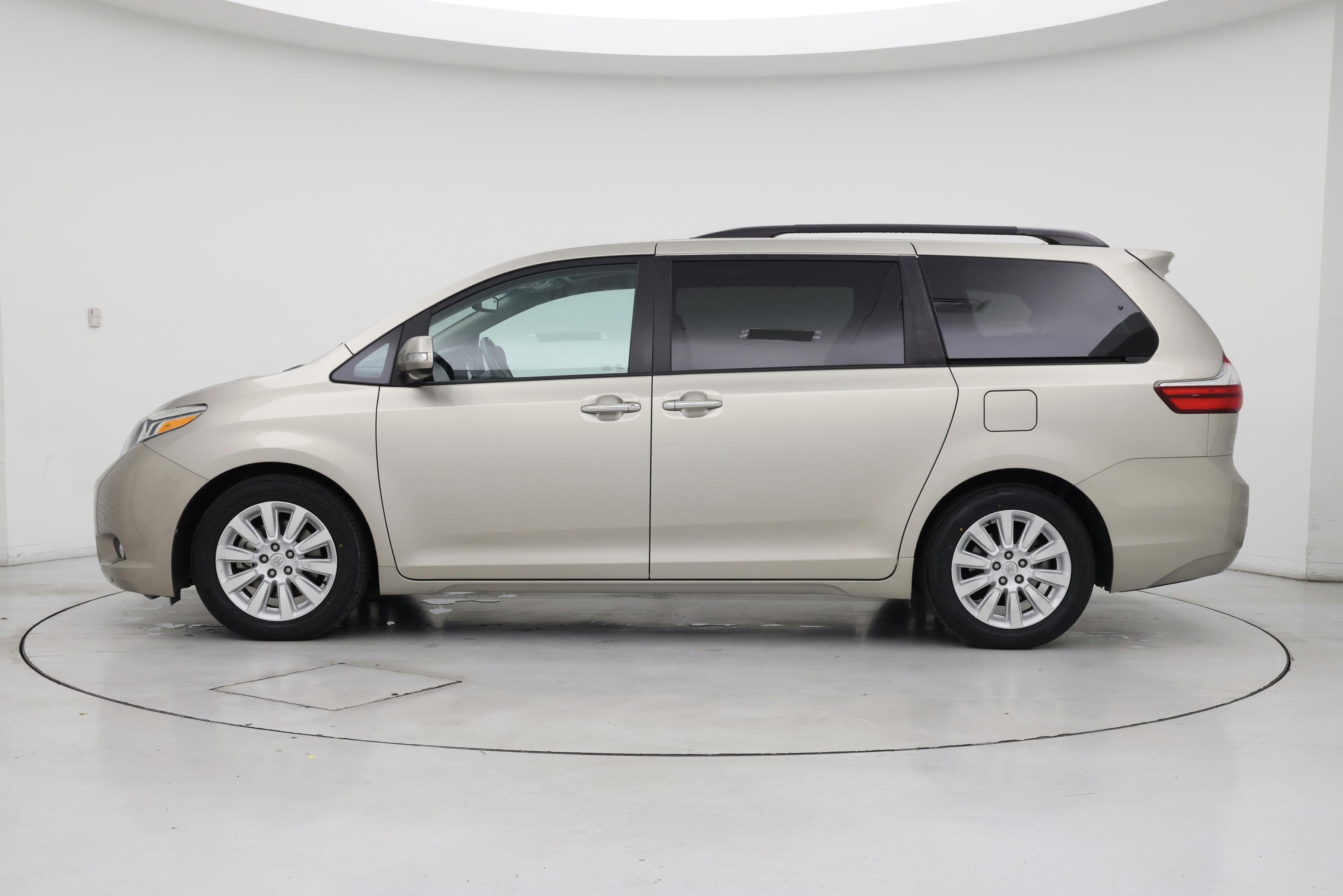 Thumbnail: 2015 Toyota Sienna - 3