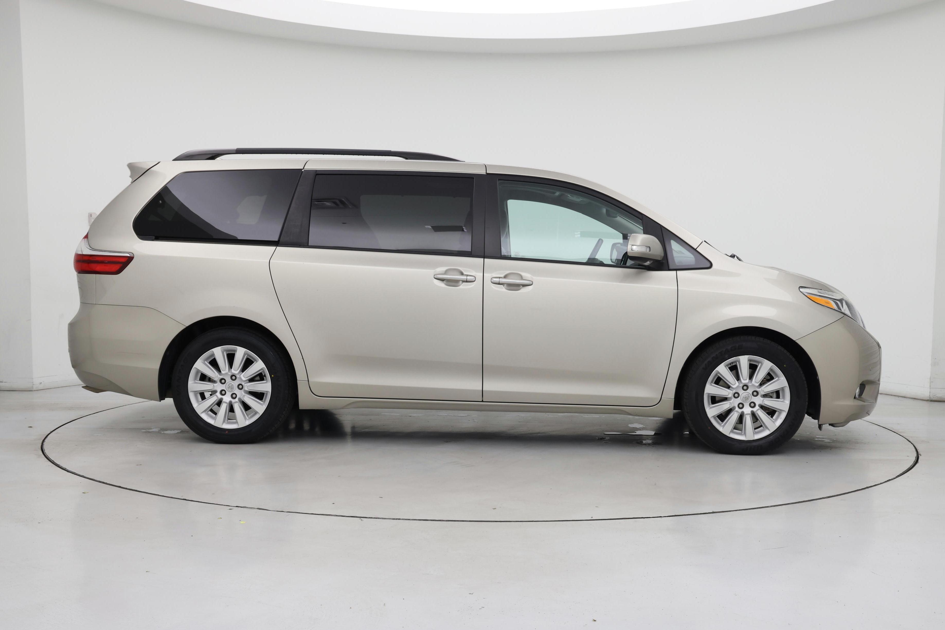Thumbnail: 2015 Toyota Sienna - 7