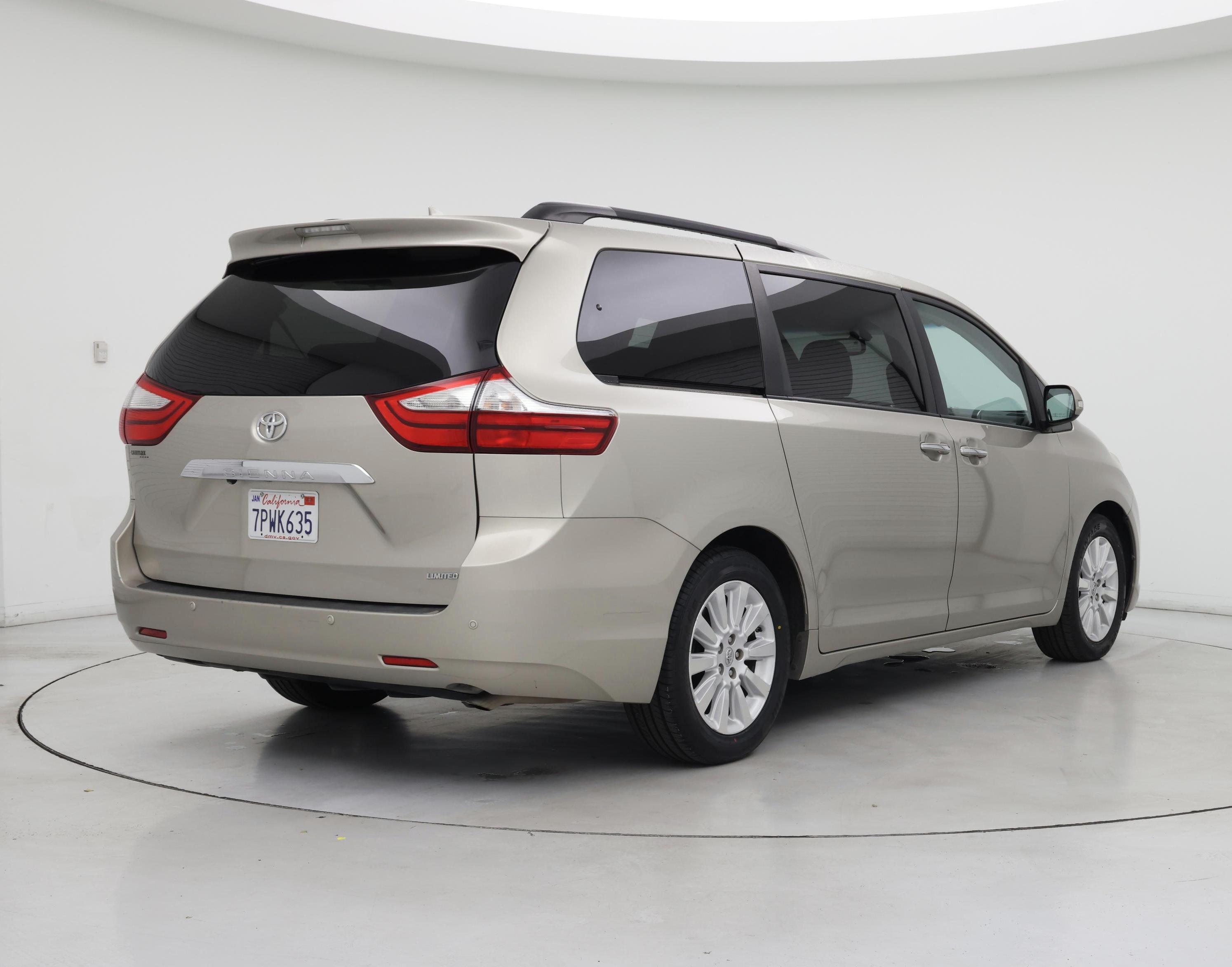 Thumbnail: 2015 Toyota Sienna - 8