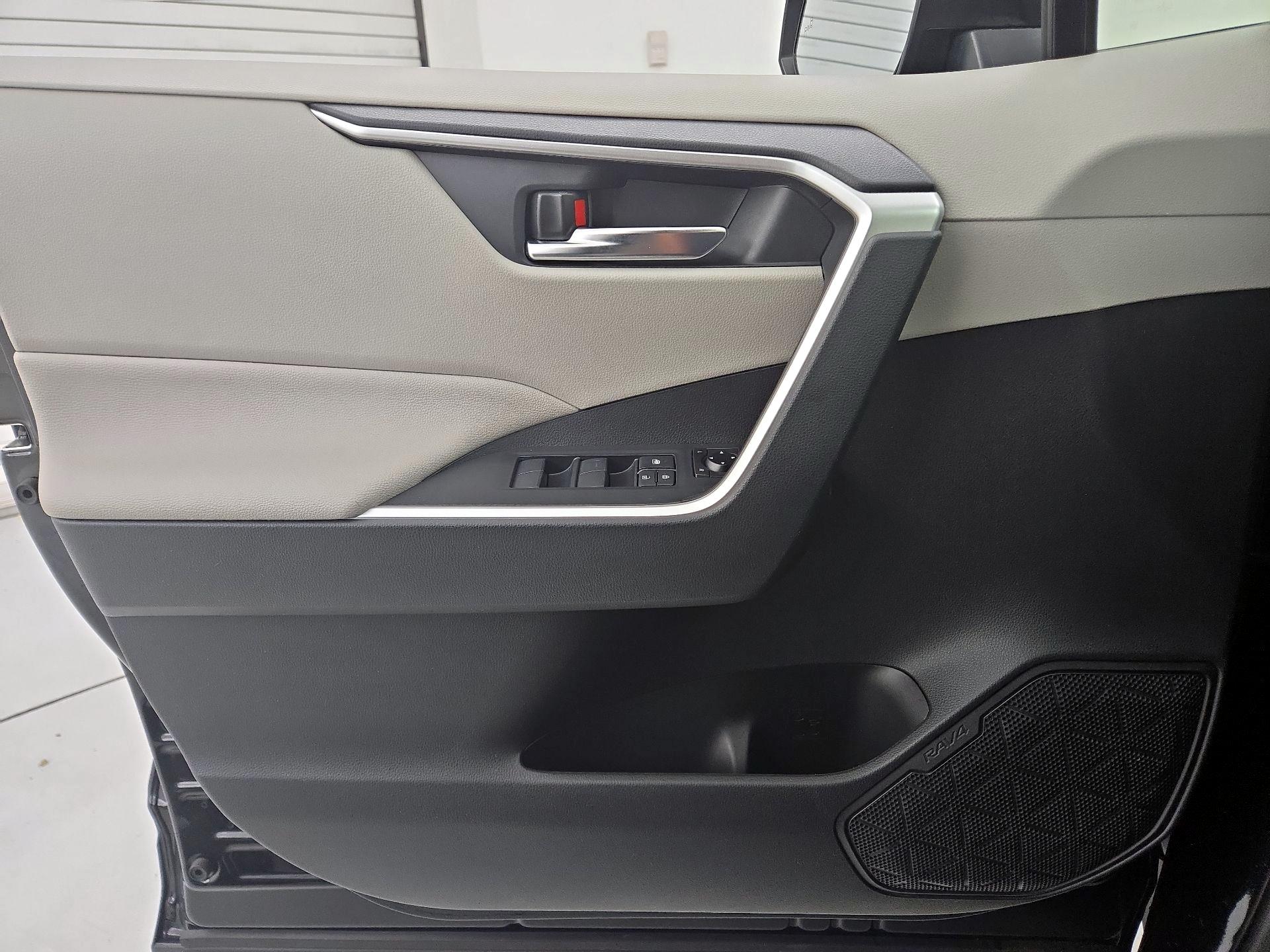 Thumbnail: 2021 Toyota RAV4 - 12