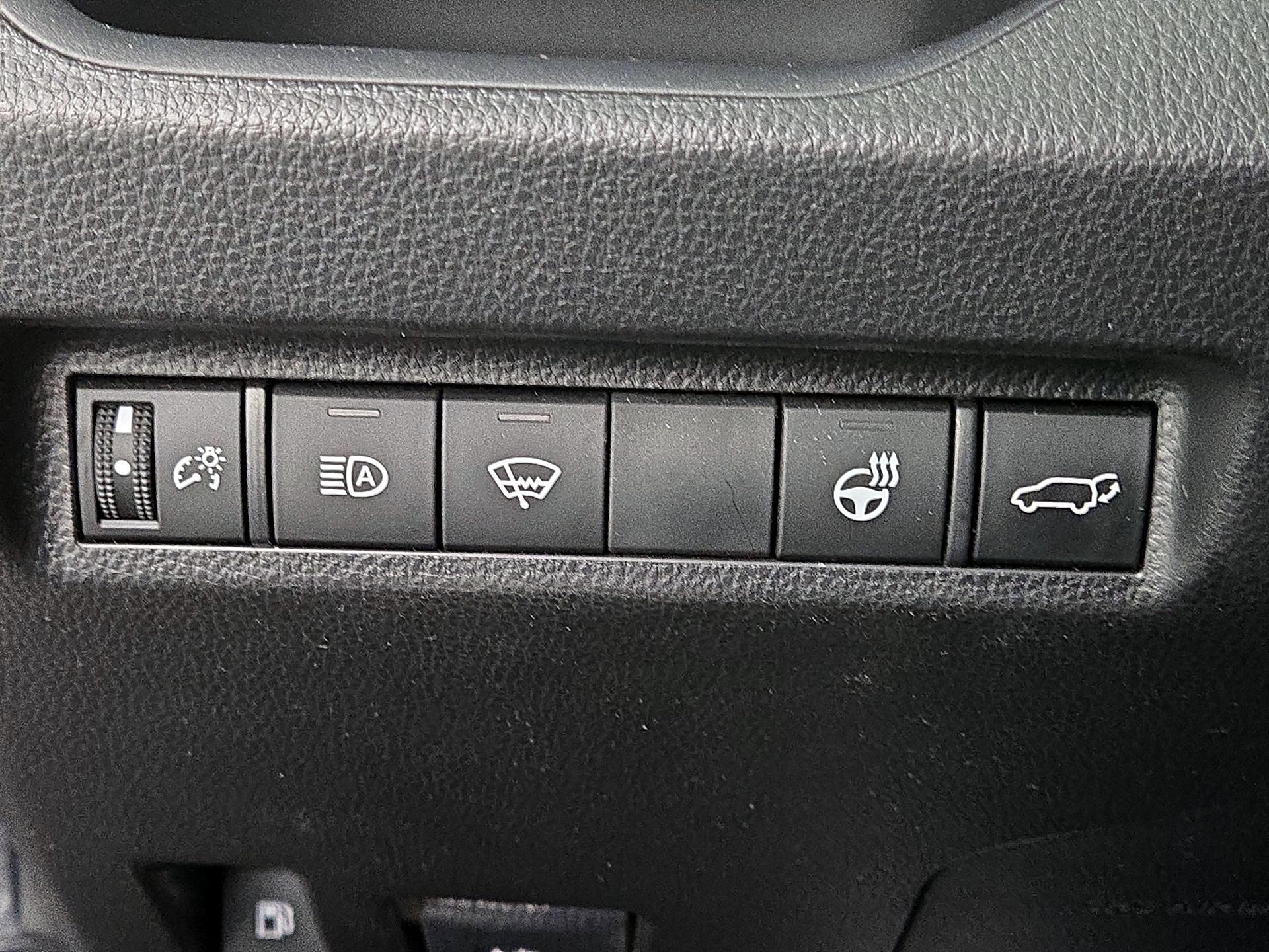 Thumbnail: 2021 Toyota RAV4 - 13