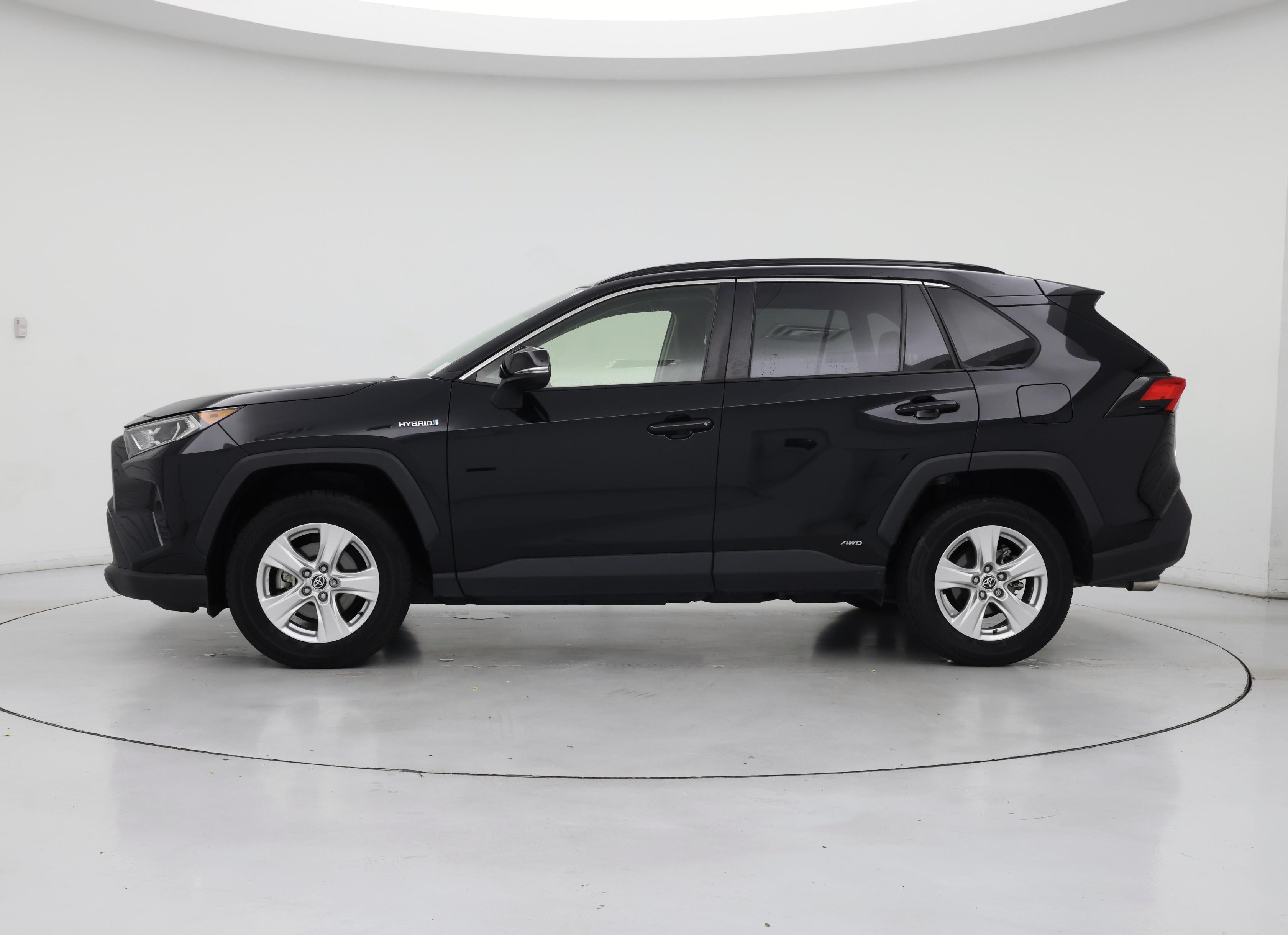 Thumbnail: 2021 Toyota RAV4 - 3