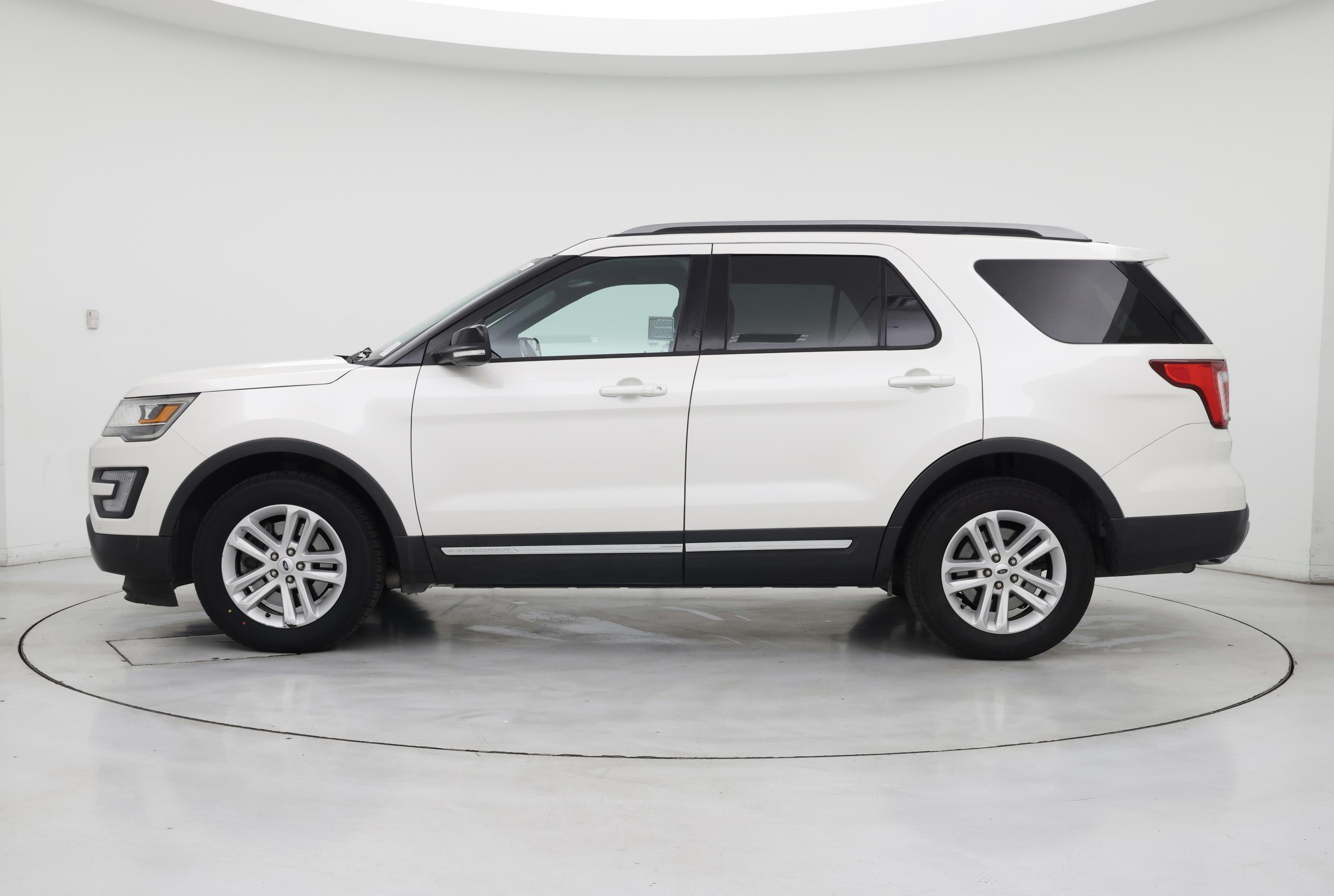 Thumbnail: 2017 Ford Explorer - 3