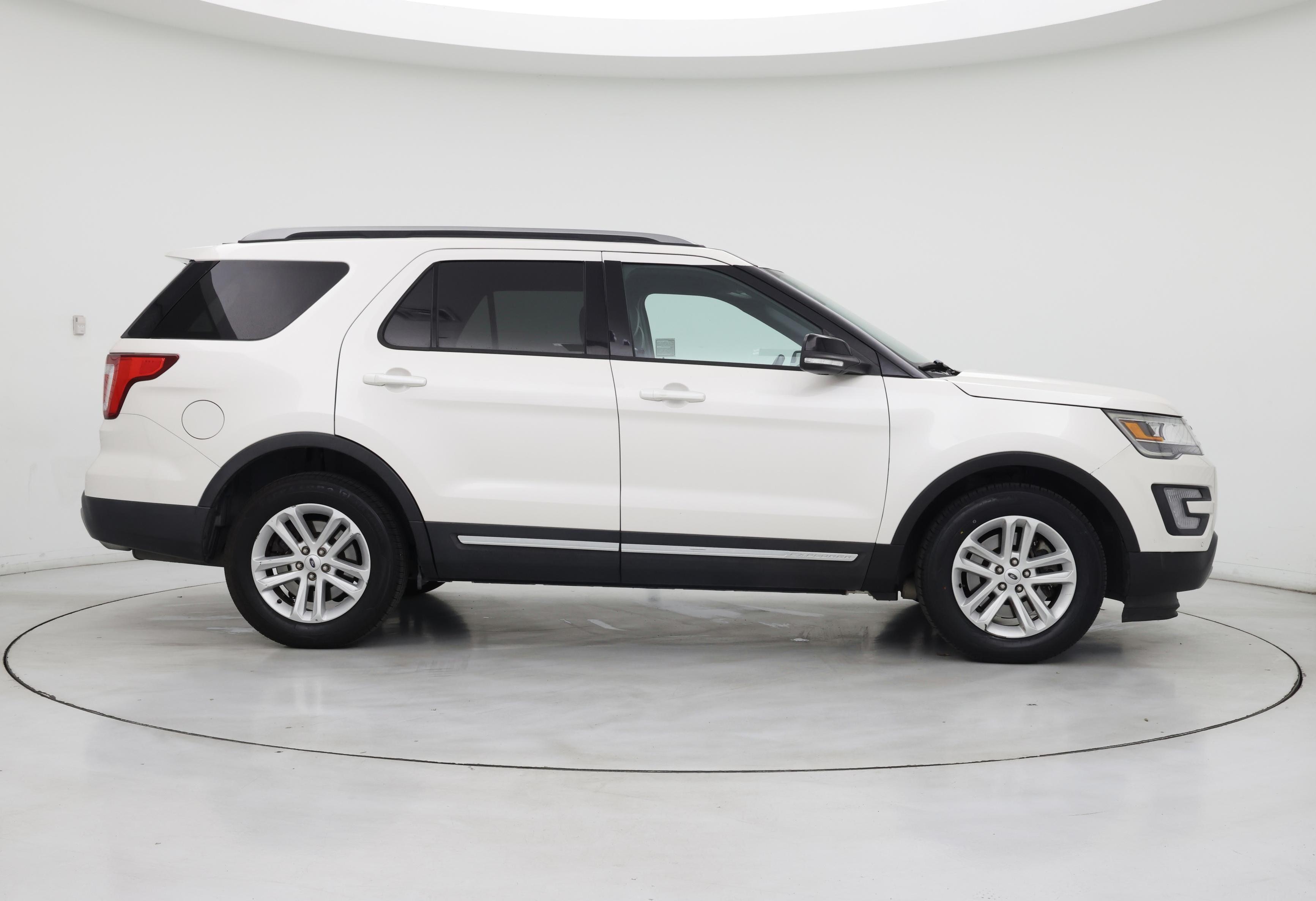 Thumbnail: 2017 Ford Explorer - 7