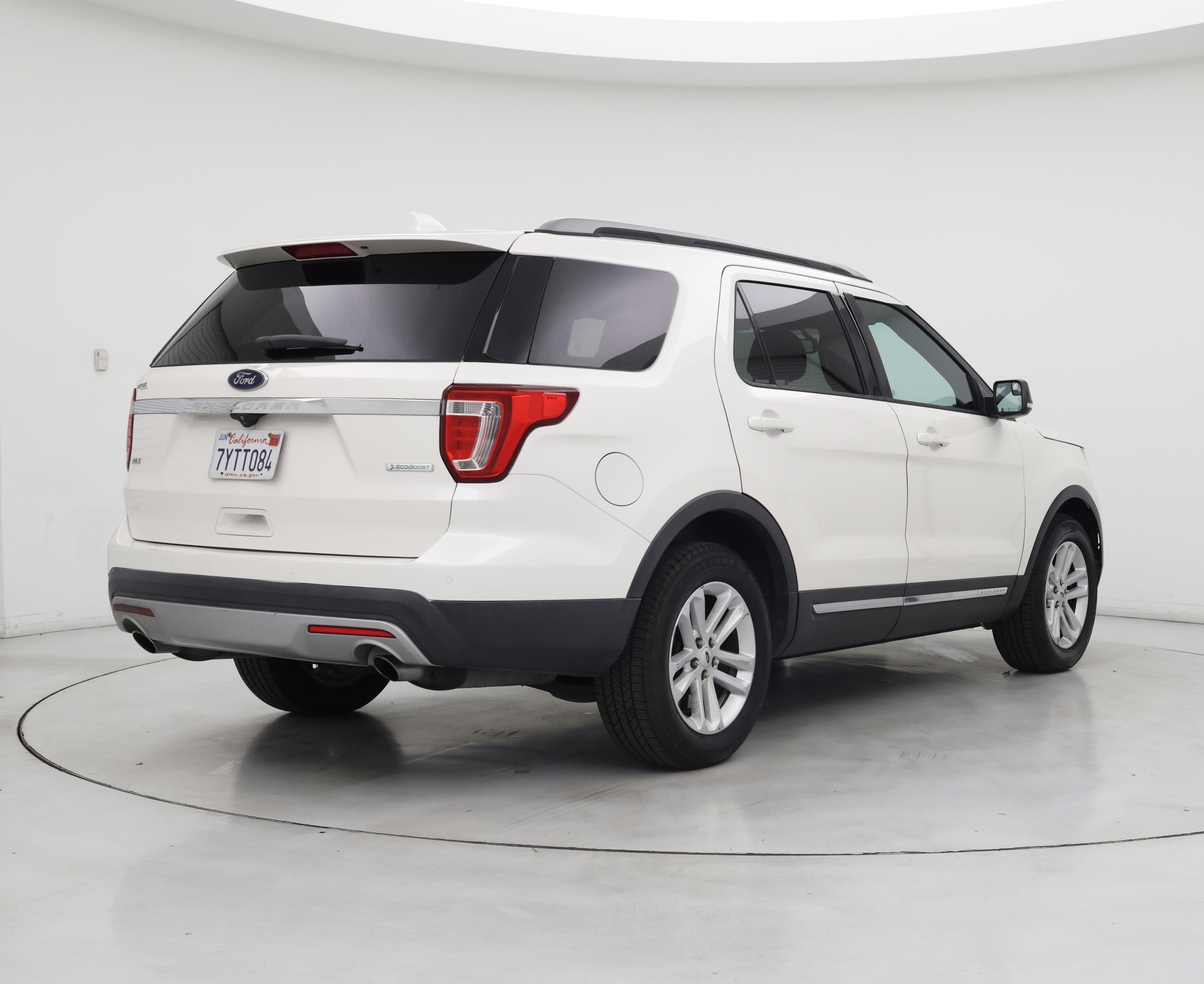 Thumbnail: 2017 Ford Explorer - 8