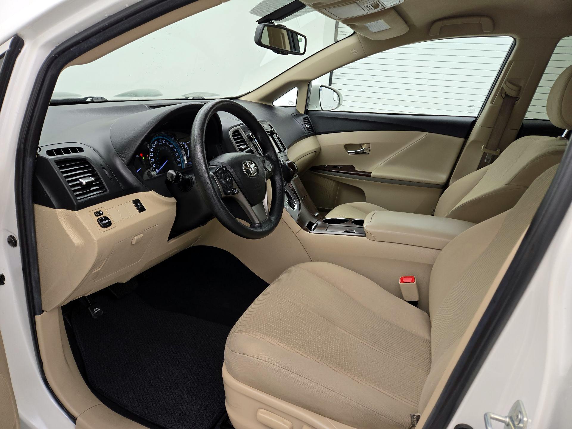 Thumbnail: 2014 Toyota Venza - 11