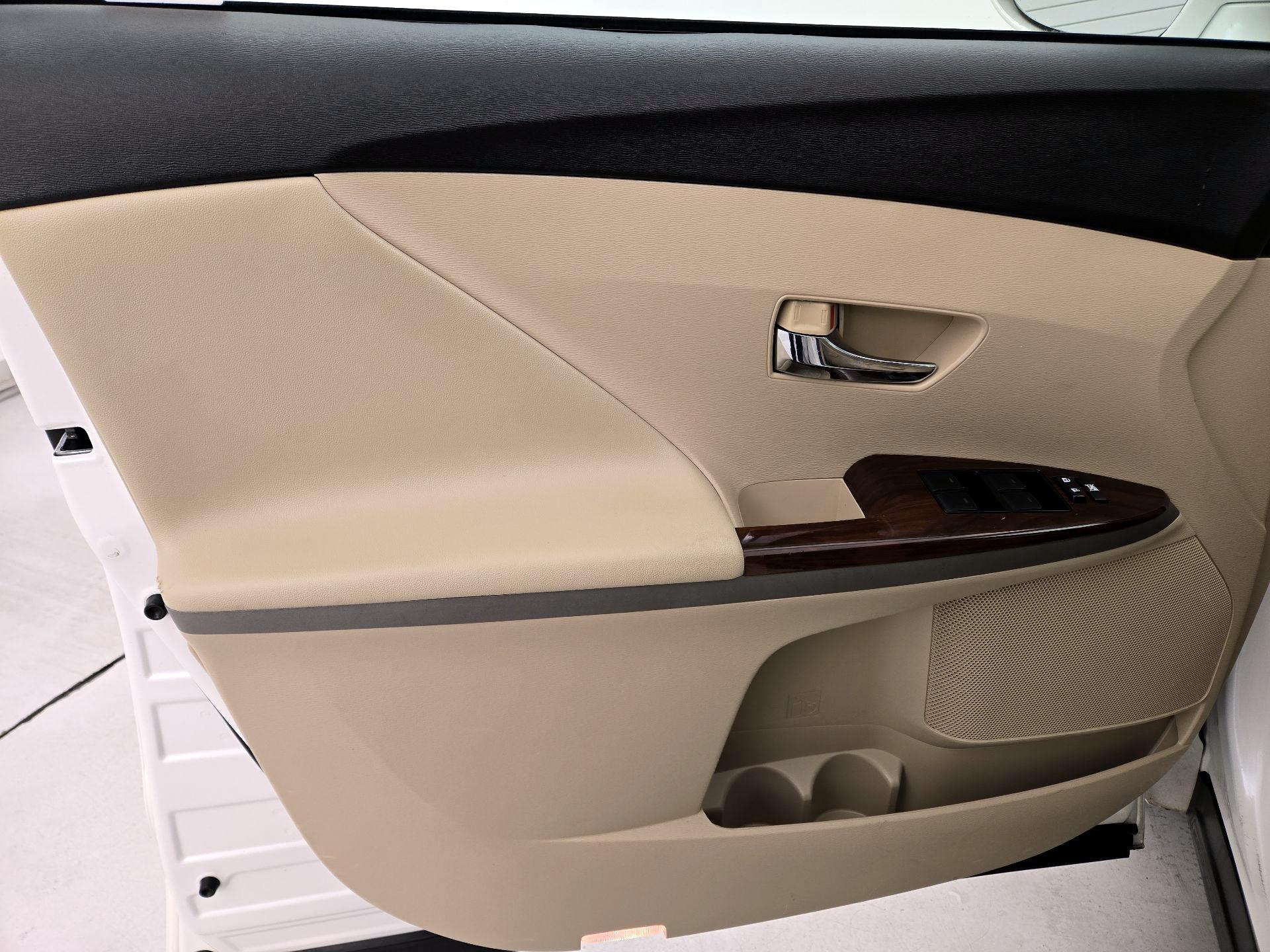 Thumbnail: 2014 Toyota Venza - 12