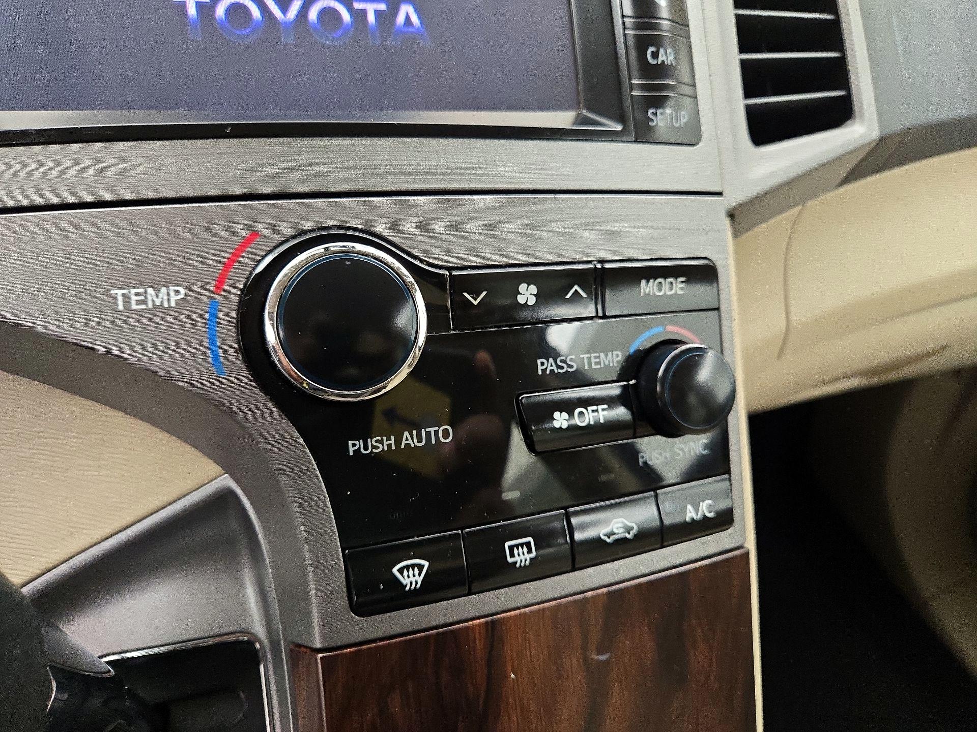 Thumbnail: 2014 Toyota Venza - 15