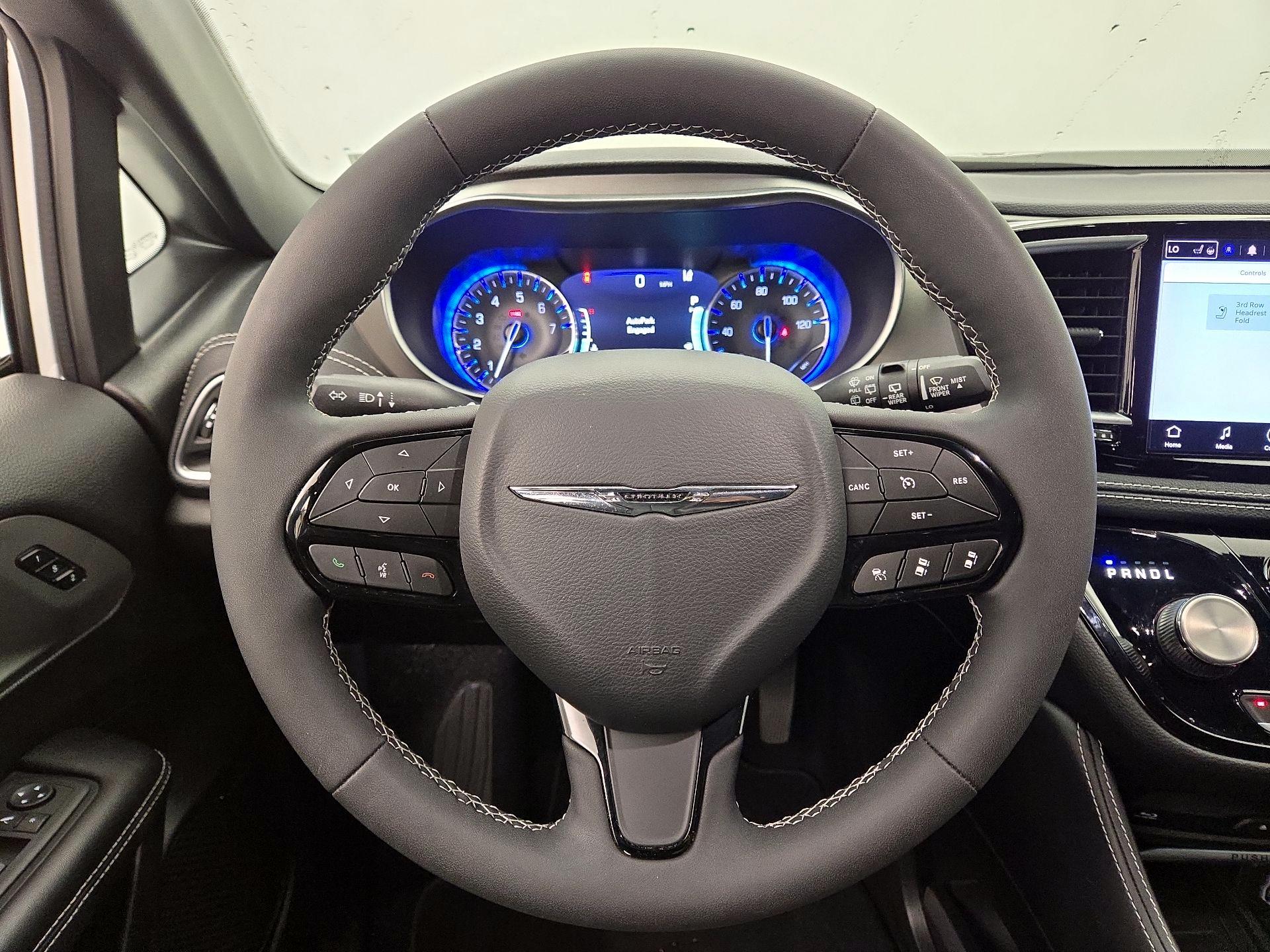 Thumbnail: 2023 Chrysler Pacifica - 10