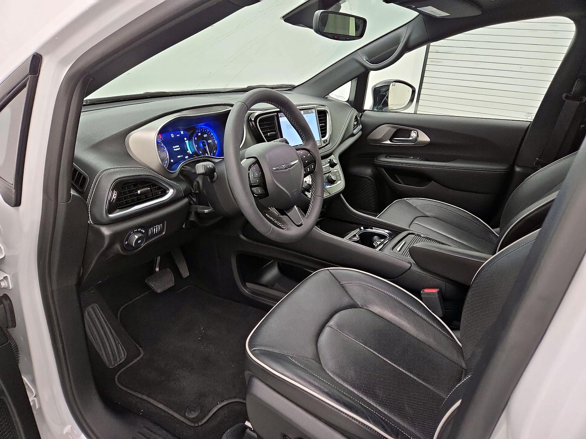 Thumbnail: 2023 Chrysler Pacifica - 11