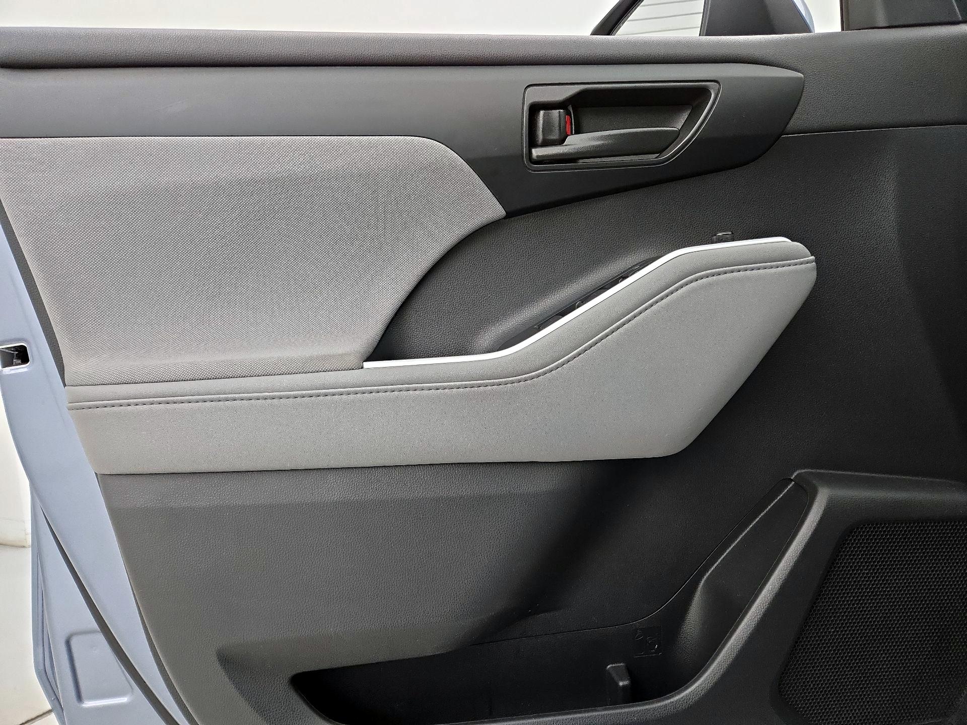 Thumbnail: 2020 Toyota Highlander - 12