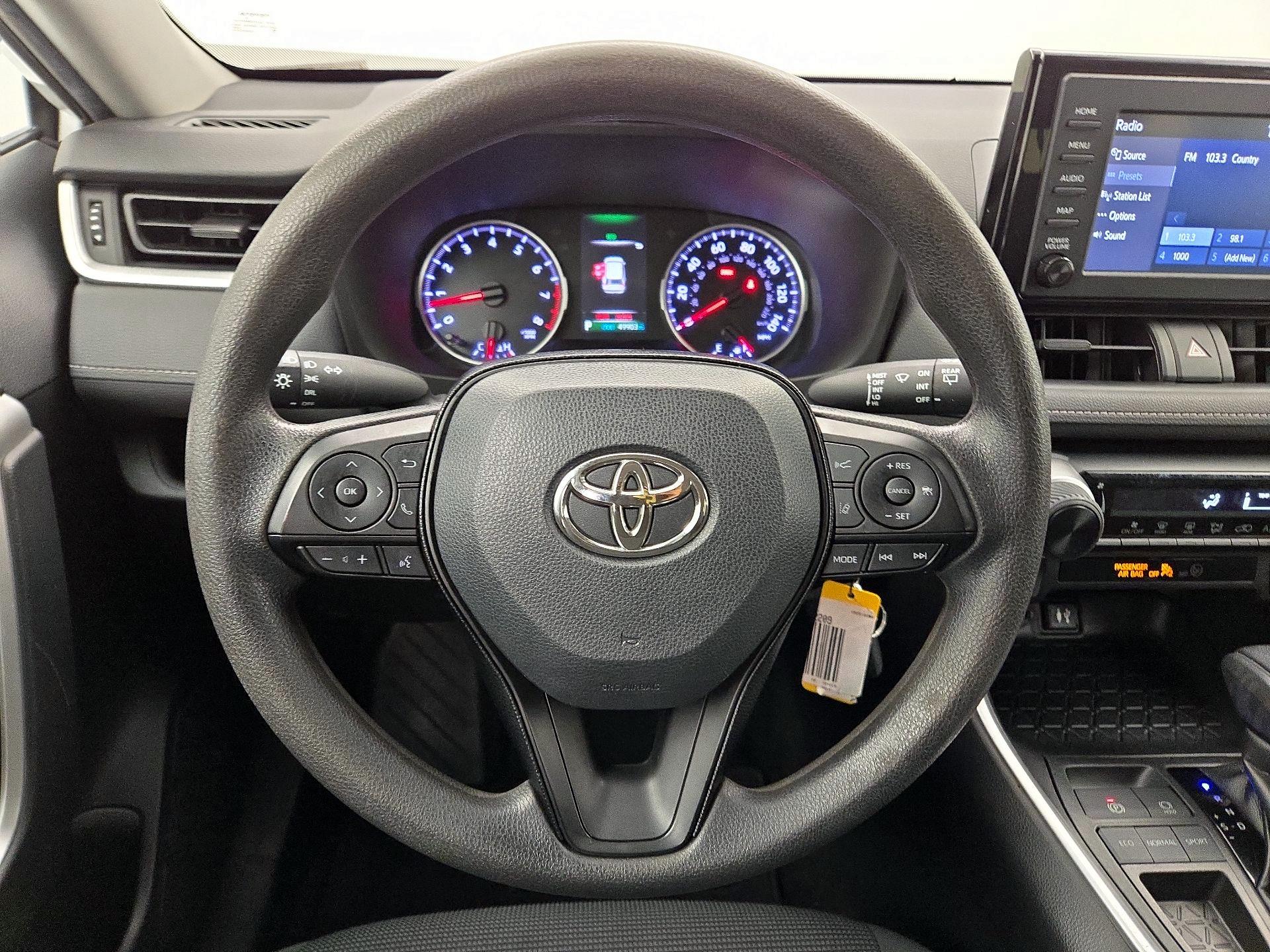 Thumbnail: 2019 Toyota RAV4 - 10