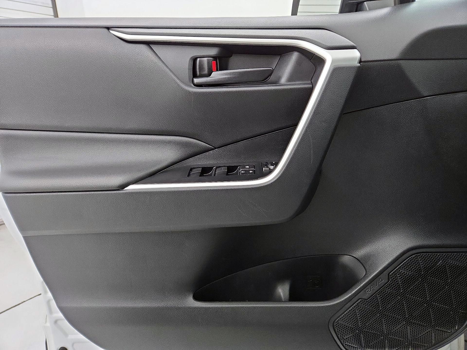 Thumbnail: 2019 Toyota RAV4 - 12