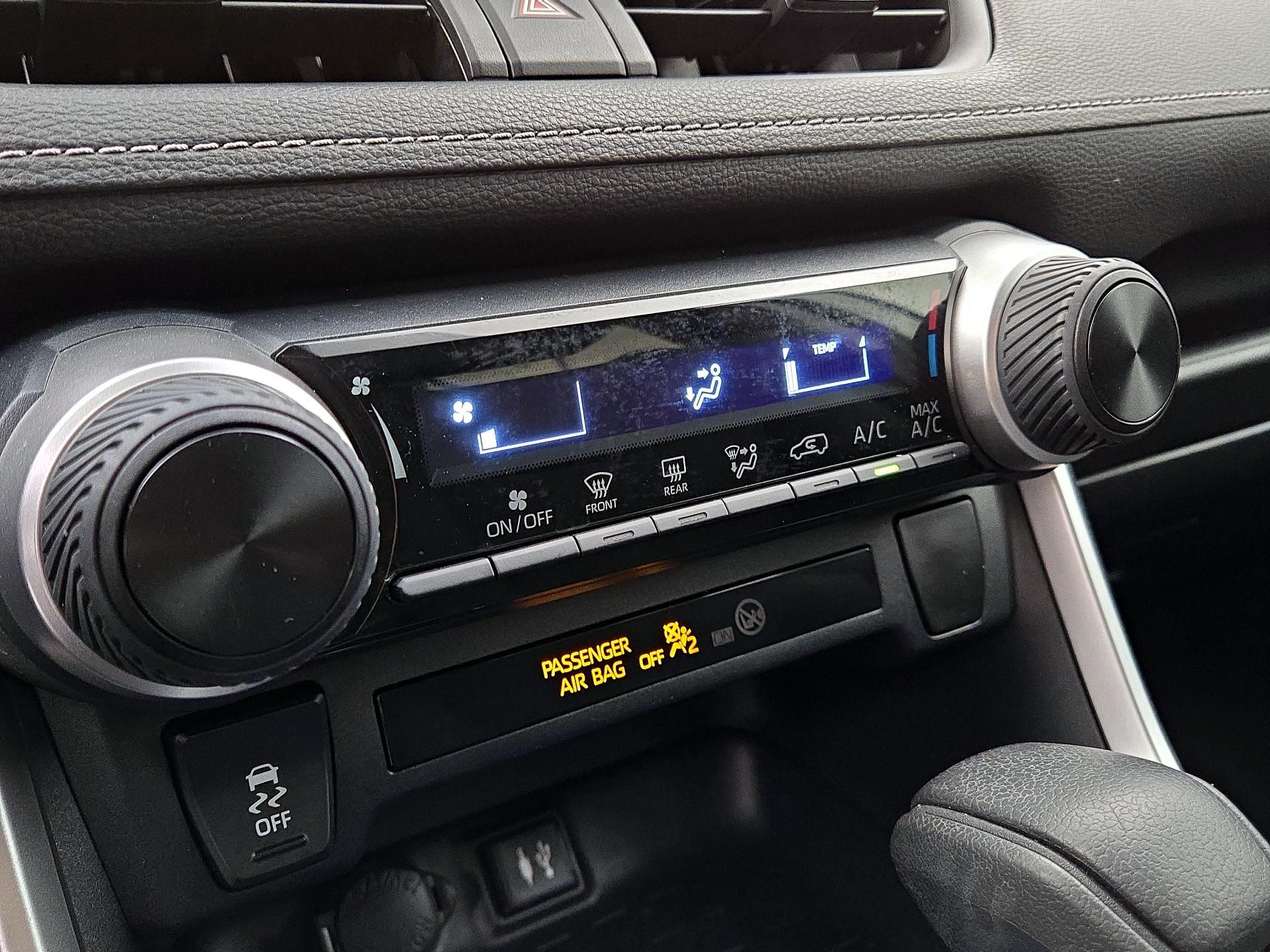 Thumbnail: 2019 Toyota RAV4 - 16