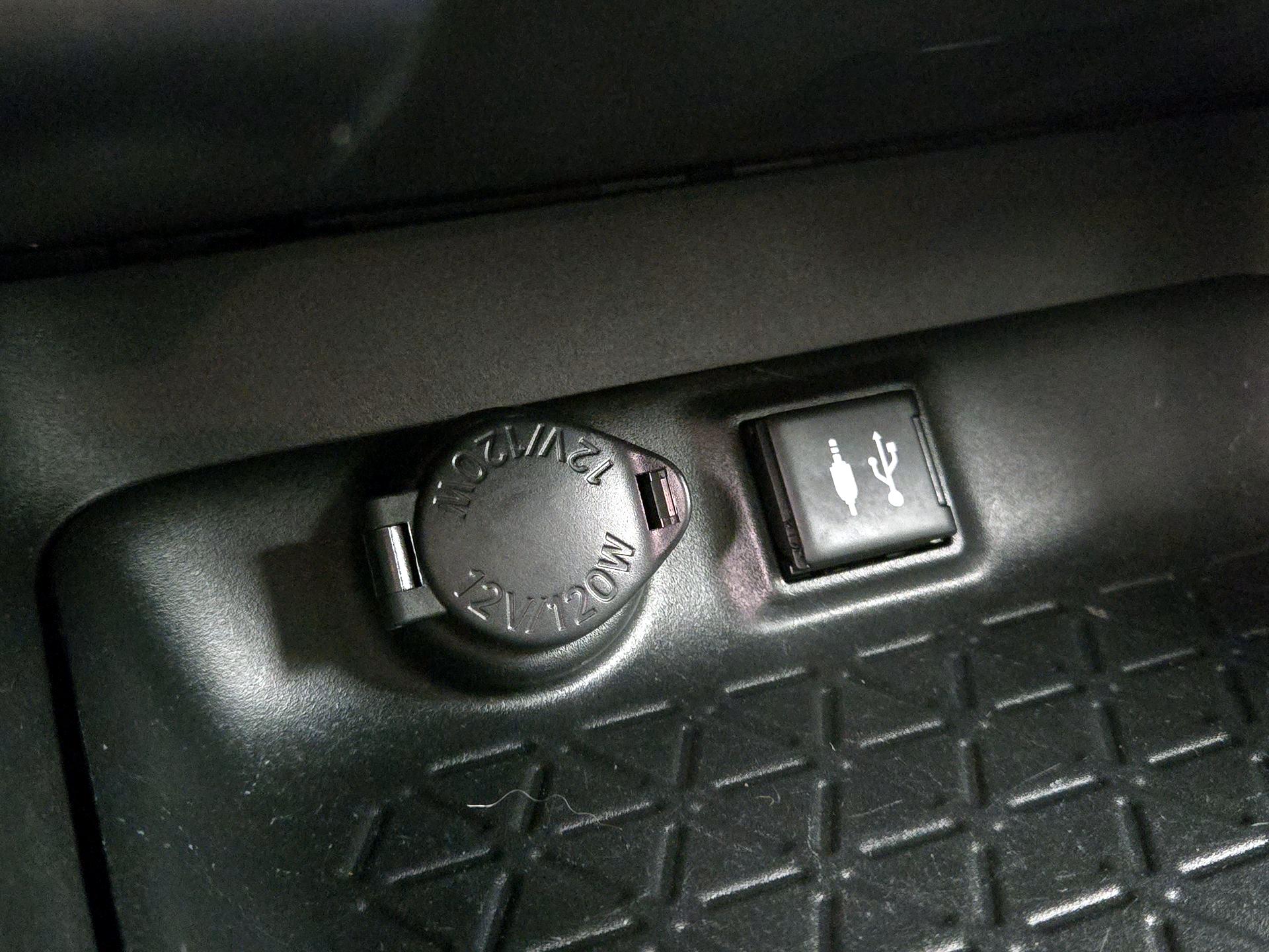 Thumbnail: 2019 Toyota RAV4 - 18