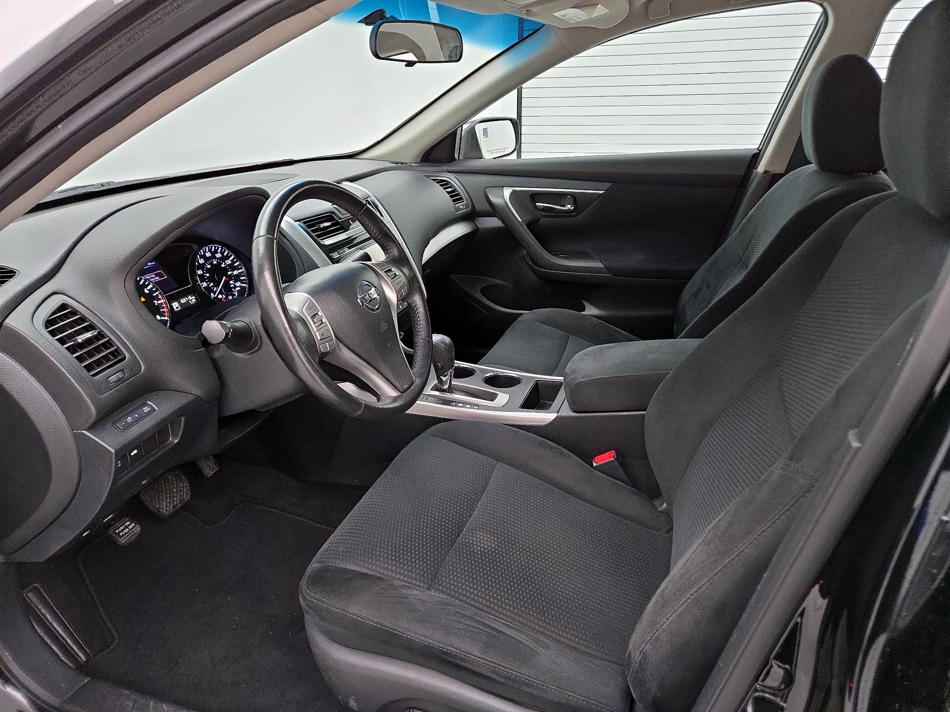 Thumbnail: 2015 Nissan Altima - 11