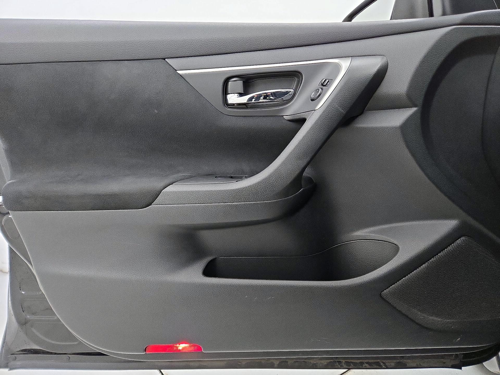 Thumbnail: 2015 Nissan Altima - 12