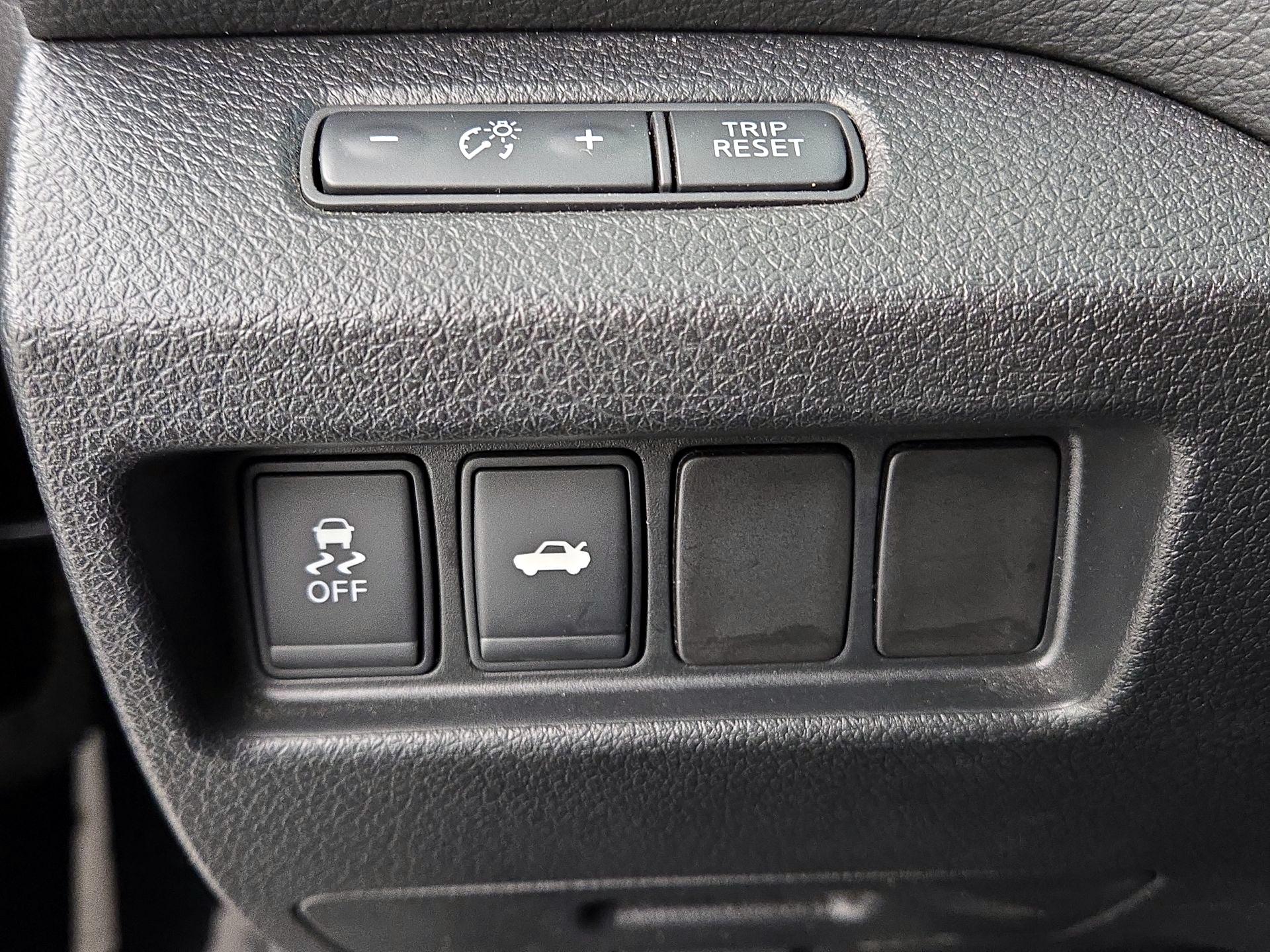 Thumbnail: 2015 Nissan Altima - 13