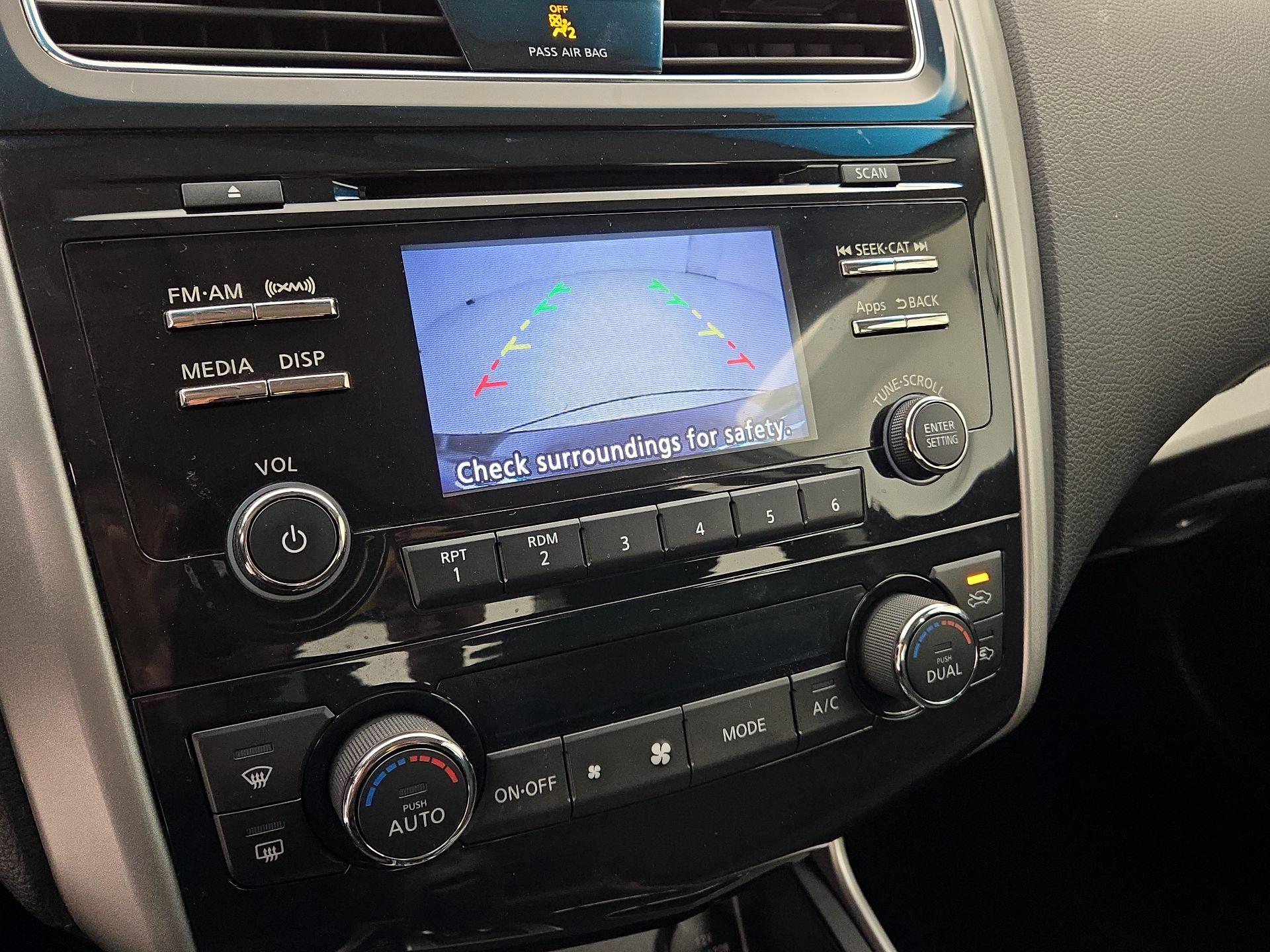 Thumbnail: 2015 Nissan Altima - 14