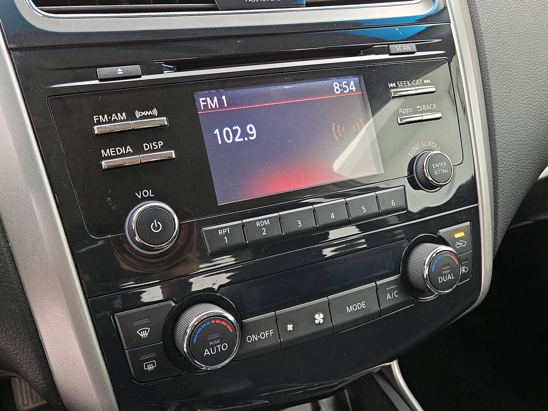 Thumbnail: 2015 Nissan Altima - 15