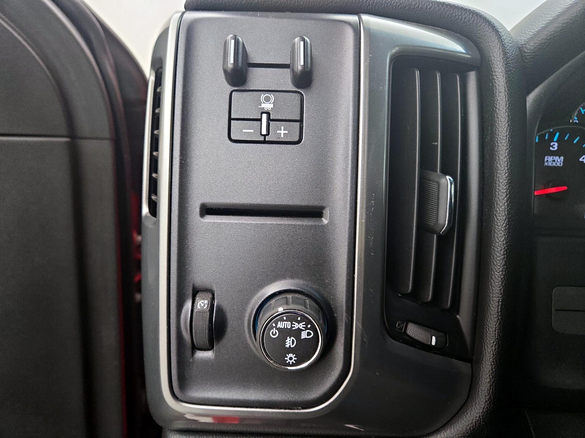 Thumbnail: 2016 Chevrolet Silverado 1500 - 13