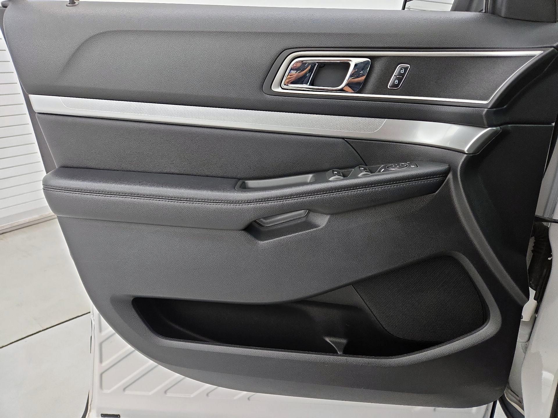 Thumbnail: 2016 Ford Explorer - 12